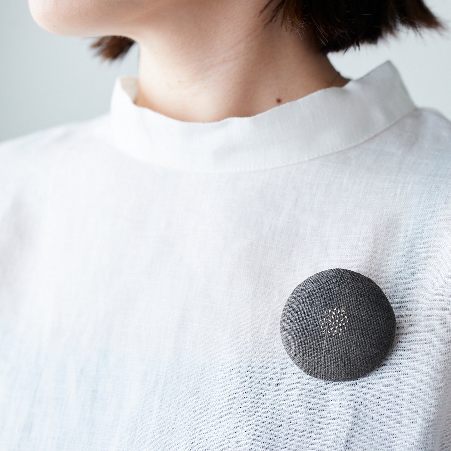Tomotake~刺繍ブローチ~リネン