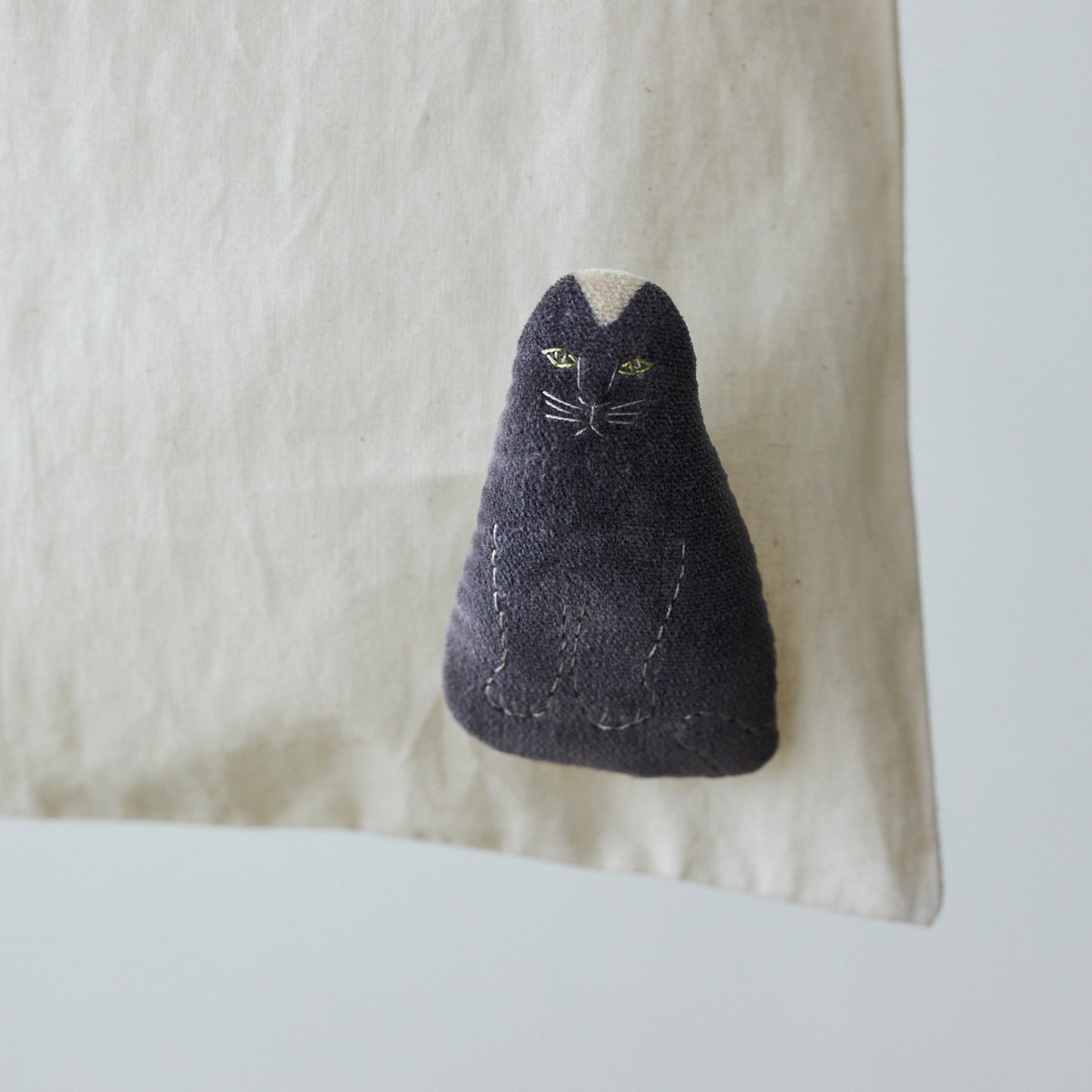 Tomotake~刺繍ブローチ~コットンベルベット