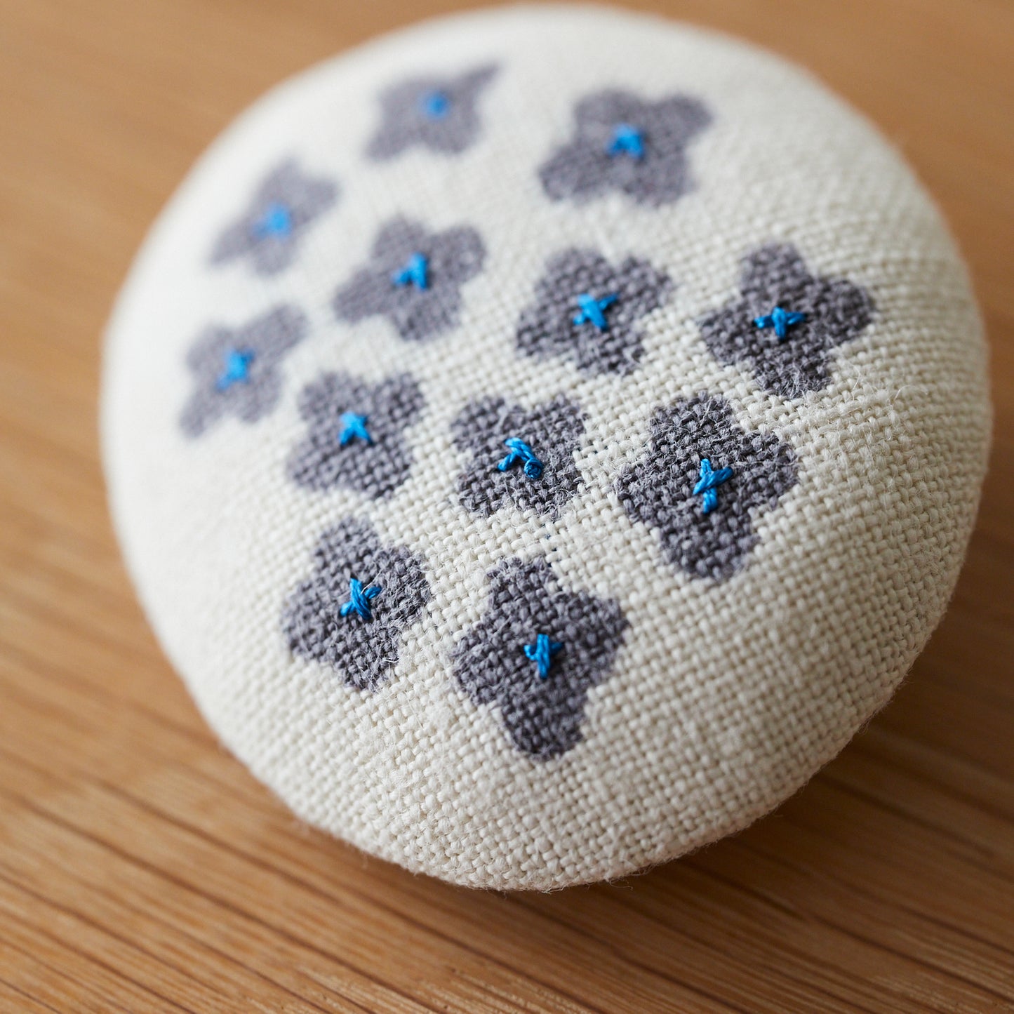 Tomotake~刺繍ブローチ~リネン