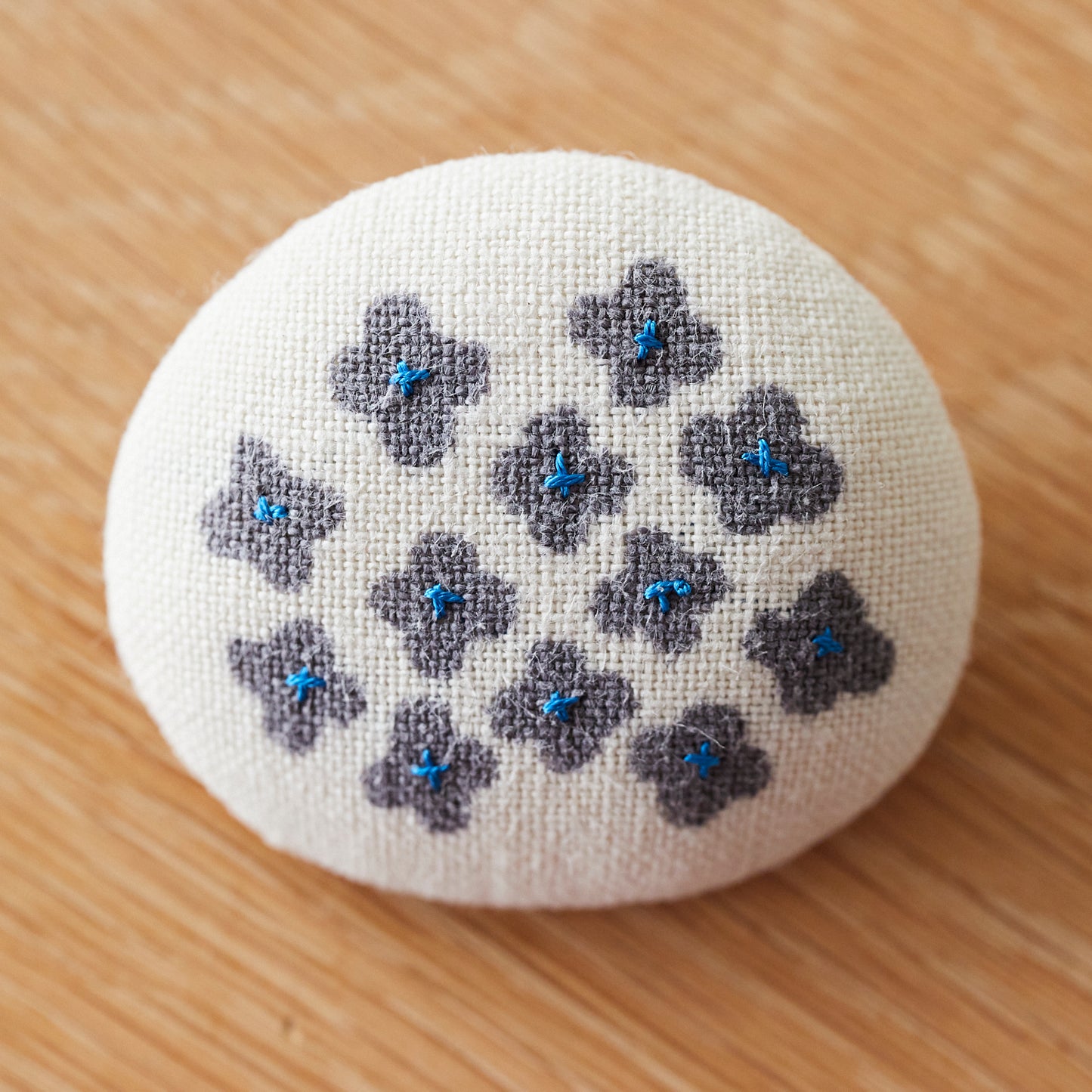 Tomotake~刺繍ブローチ~リネン