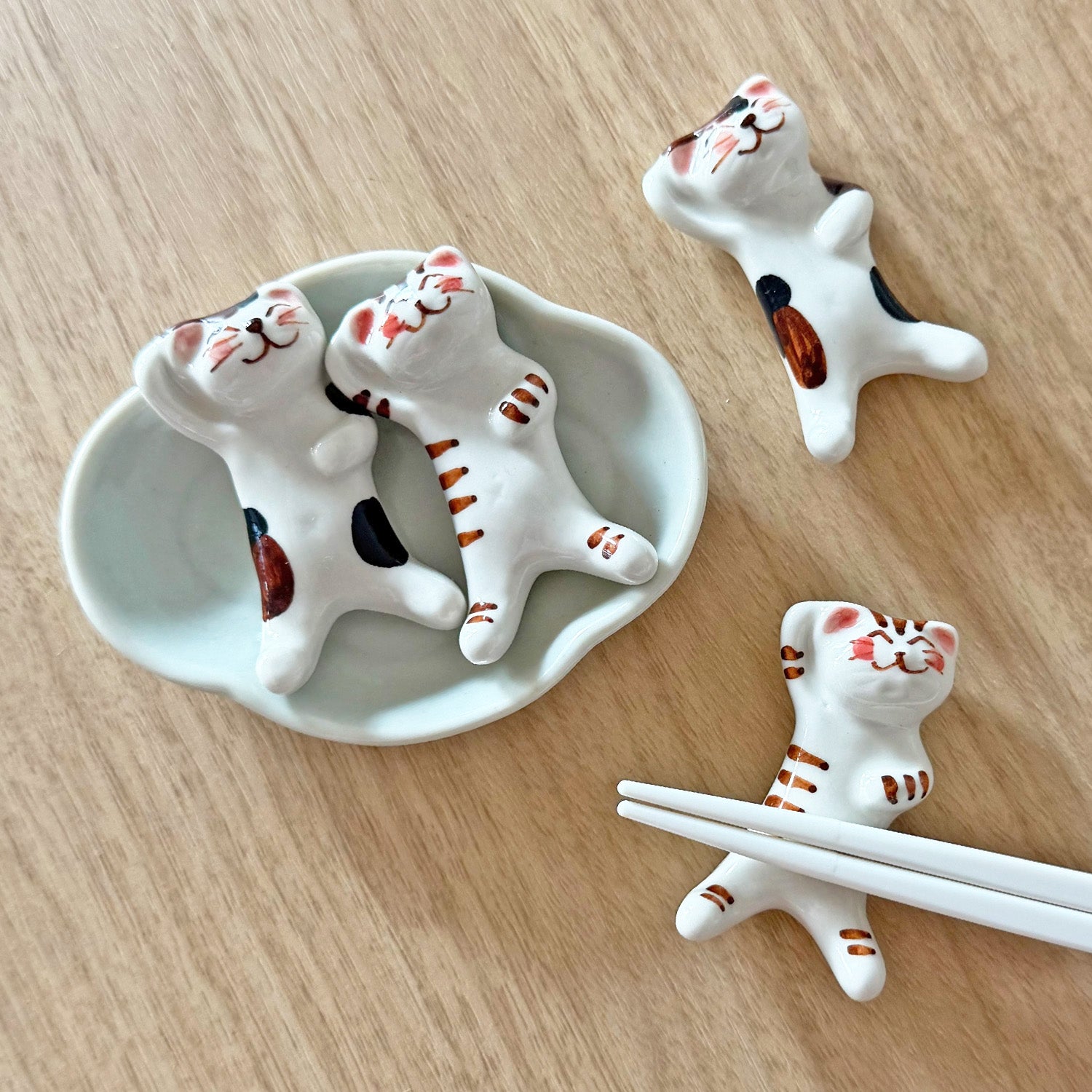 cocca(コッカ) ｜生地通販｜【波佐見】寝ころび猫 箸置き