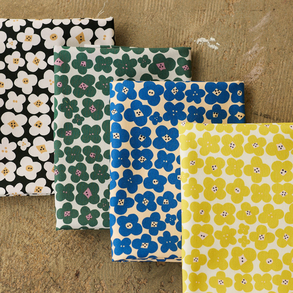 最終価格　新品　コッカ　cocca 可愛い花びら柄♪コンパクトサイズ長傘　雨傘 最終価格 新品 コッカ cocca 綺麗色花びら柄♪コンパクトサイズ長傘