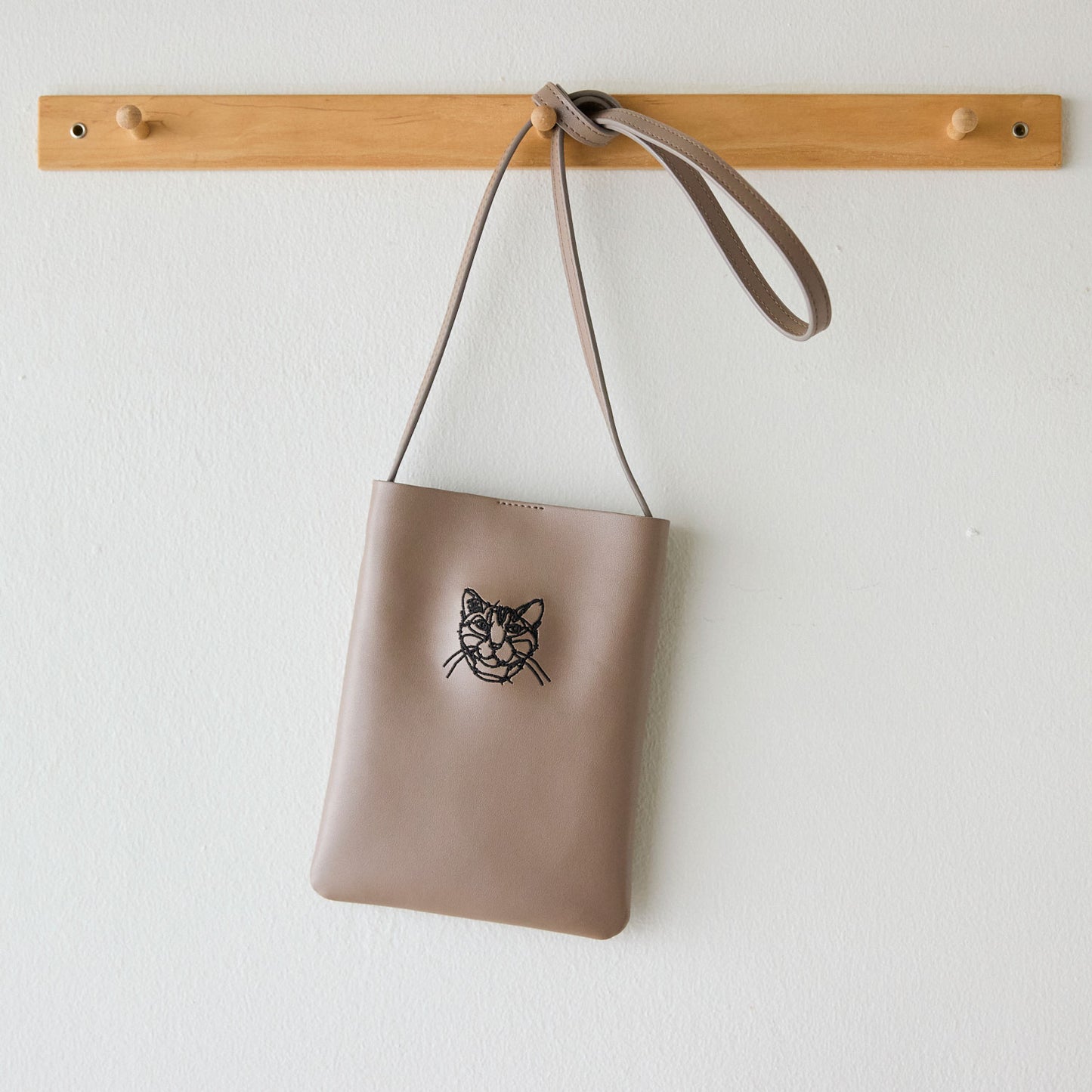 【+HAyU】刺繍ミニショルダーバッグ