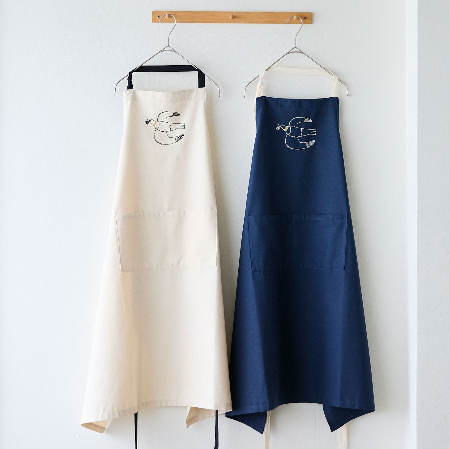 【+HAyU fabric】-kitchen fabrics- コットンリネン刺繍エプロン