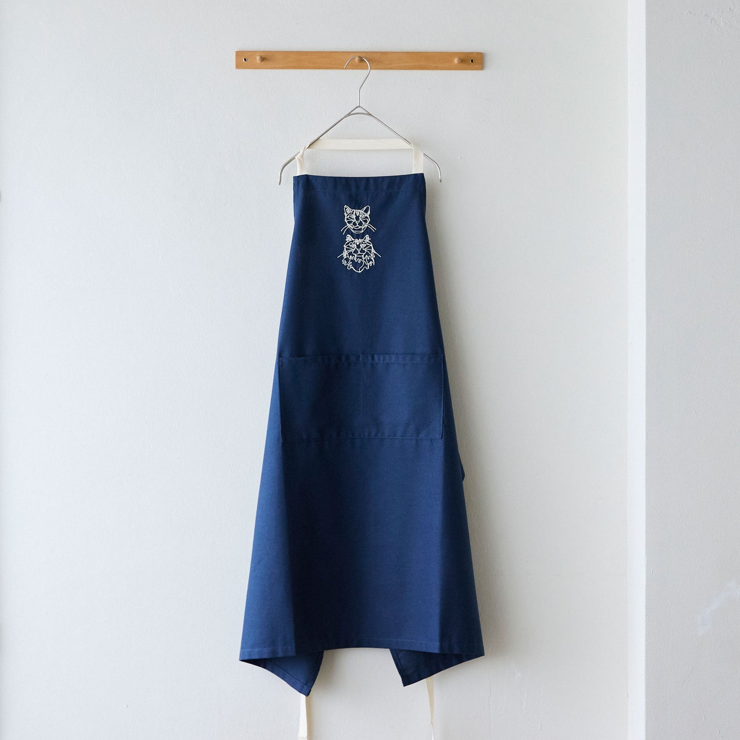 【+HAyU fabric】-kitchen fabrics- コットンリネン刺繍エプロン