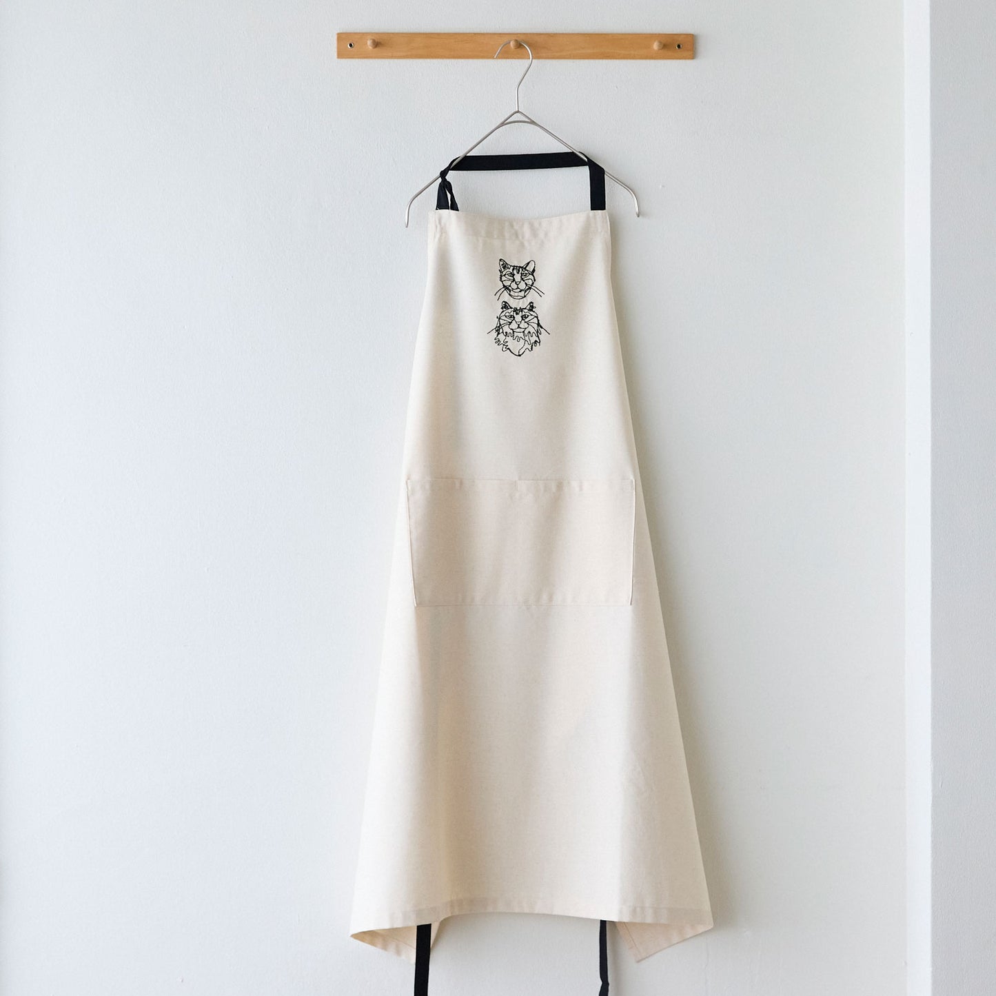 【+HAyU fabric】-kitchen fabrics- コットンリネン刺繍エプロン
