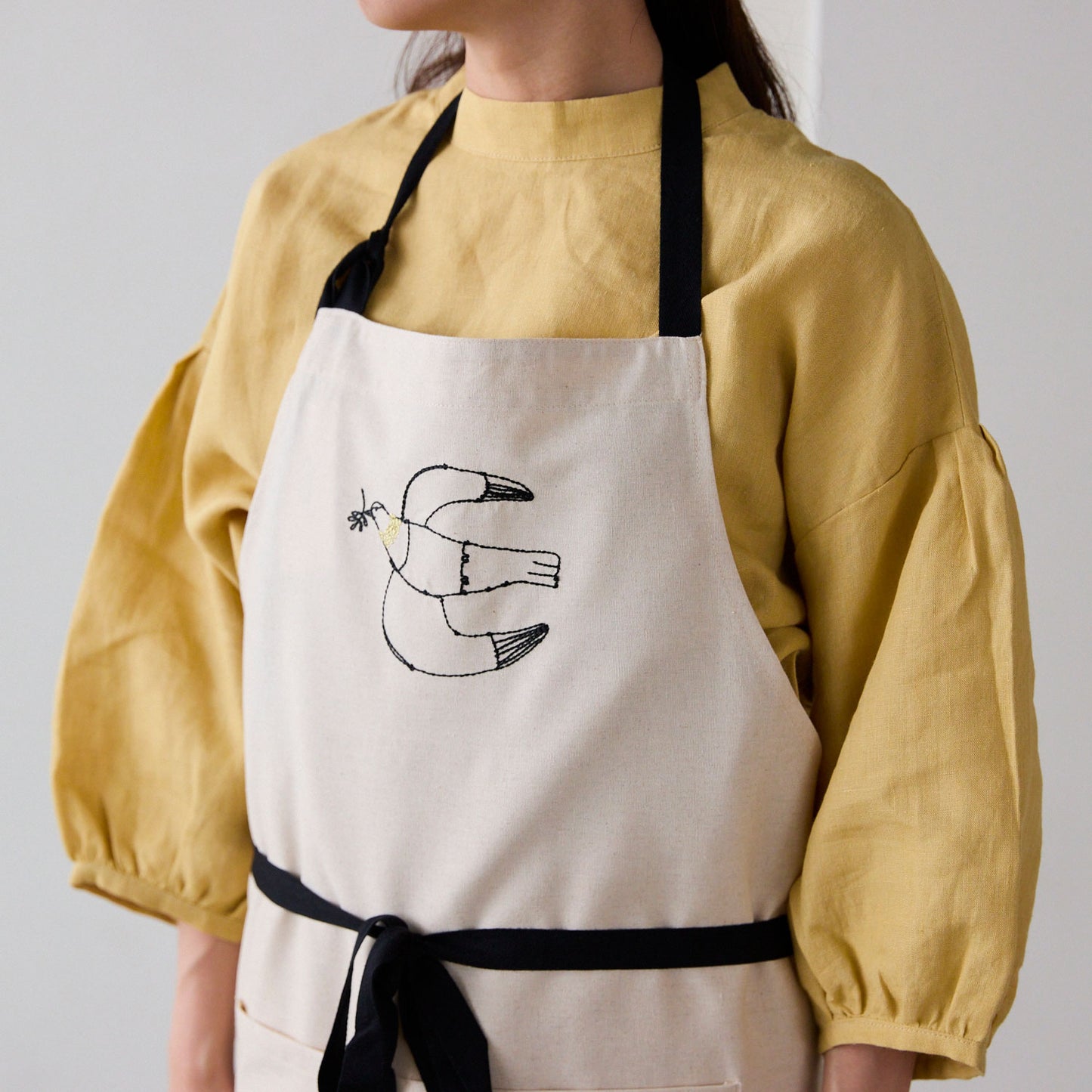 【+HAyU fabric】-kitchen fabrics- コットンリネン刺繍エプロン