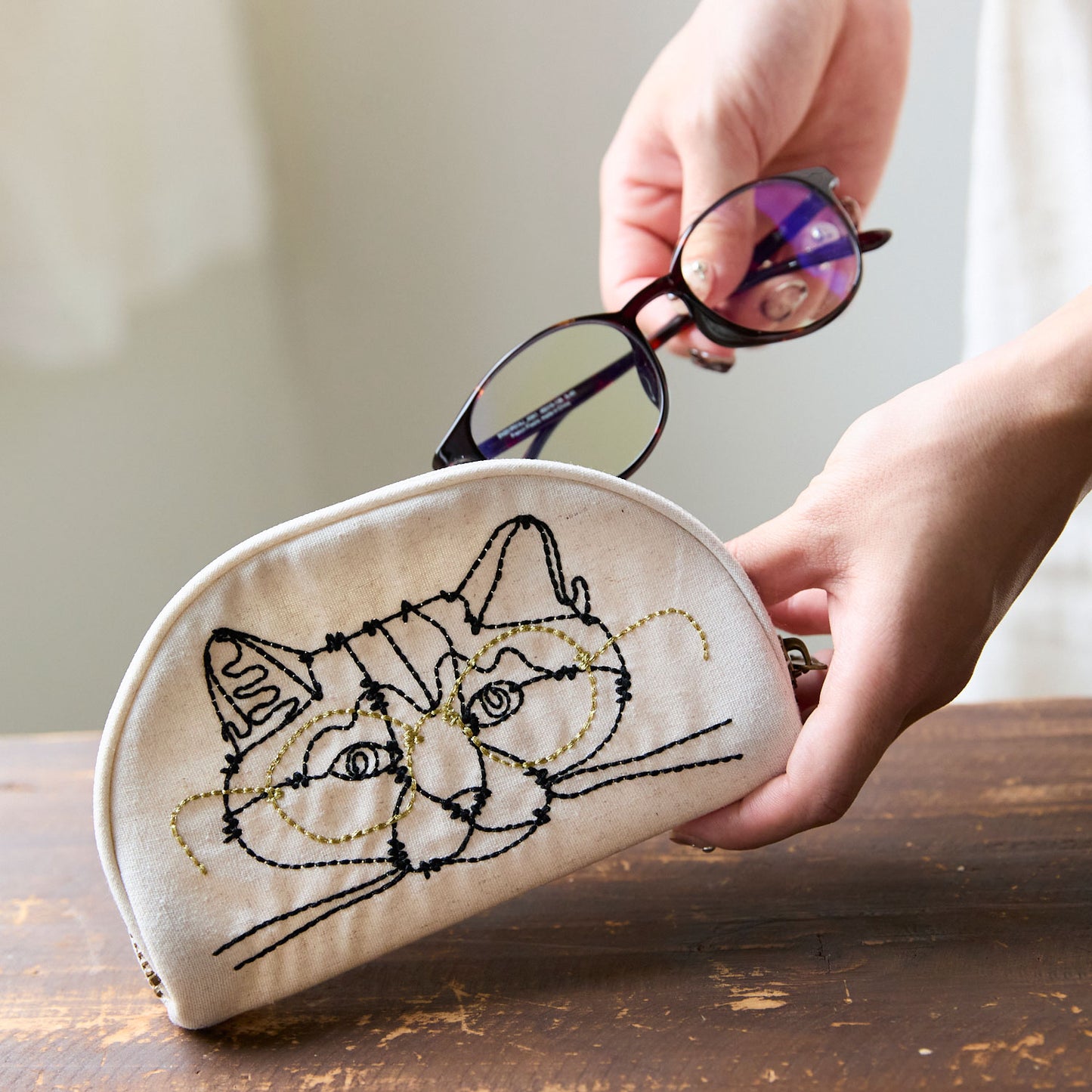 【+HAyU fabric】-glasses case- 刺繍ポーチ