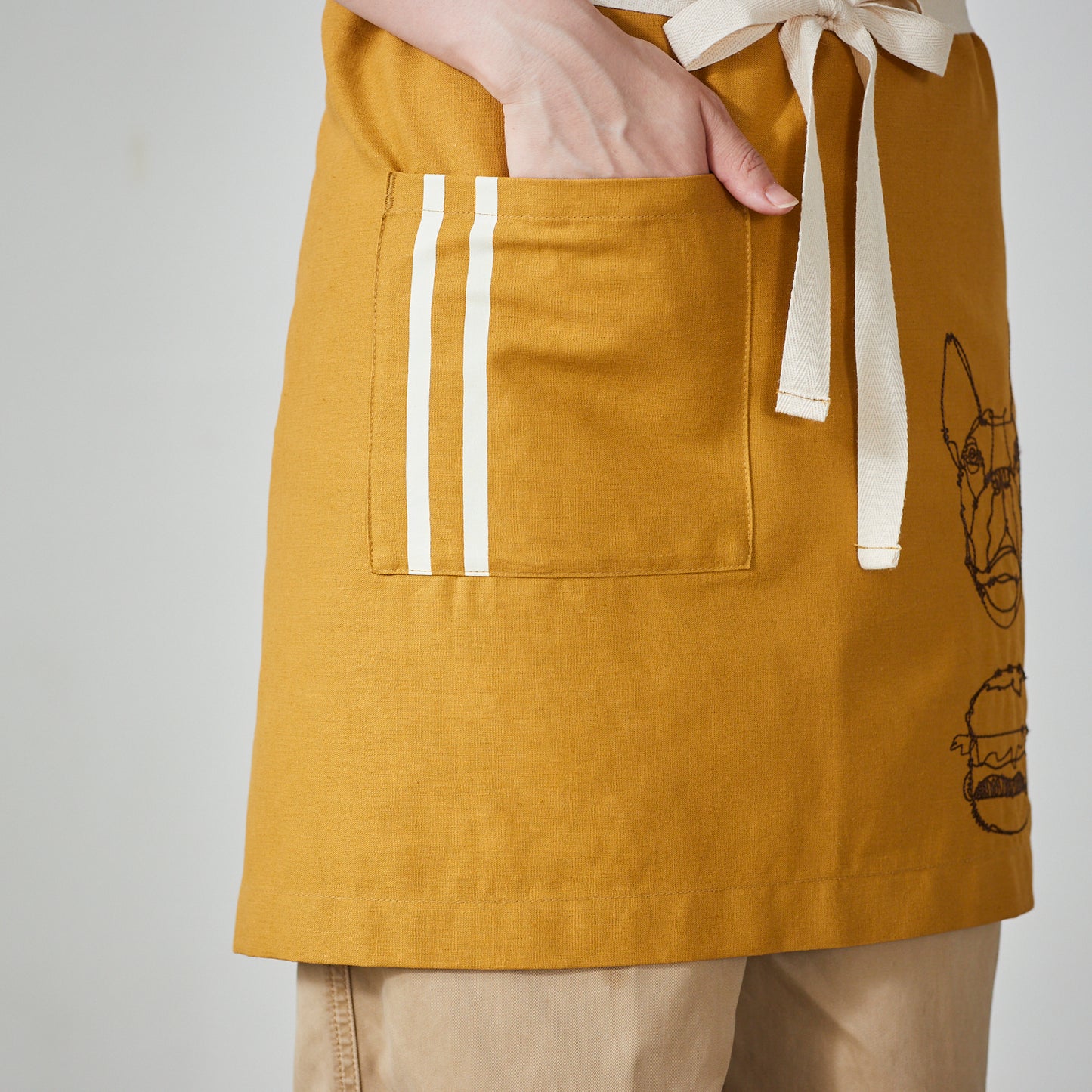 +HAyU fabric -kitchen fabrics- コットンリネン刺繍ショートエプロン