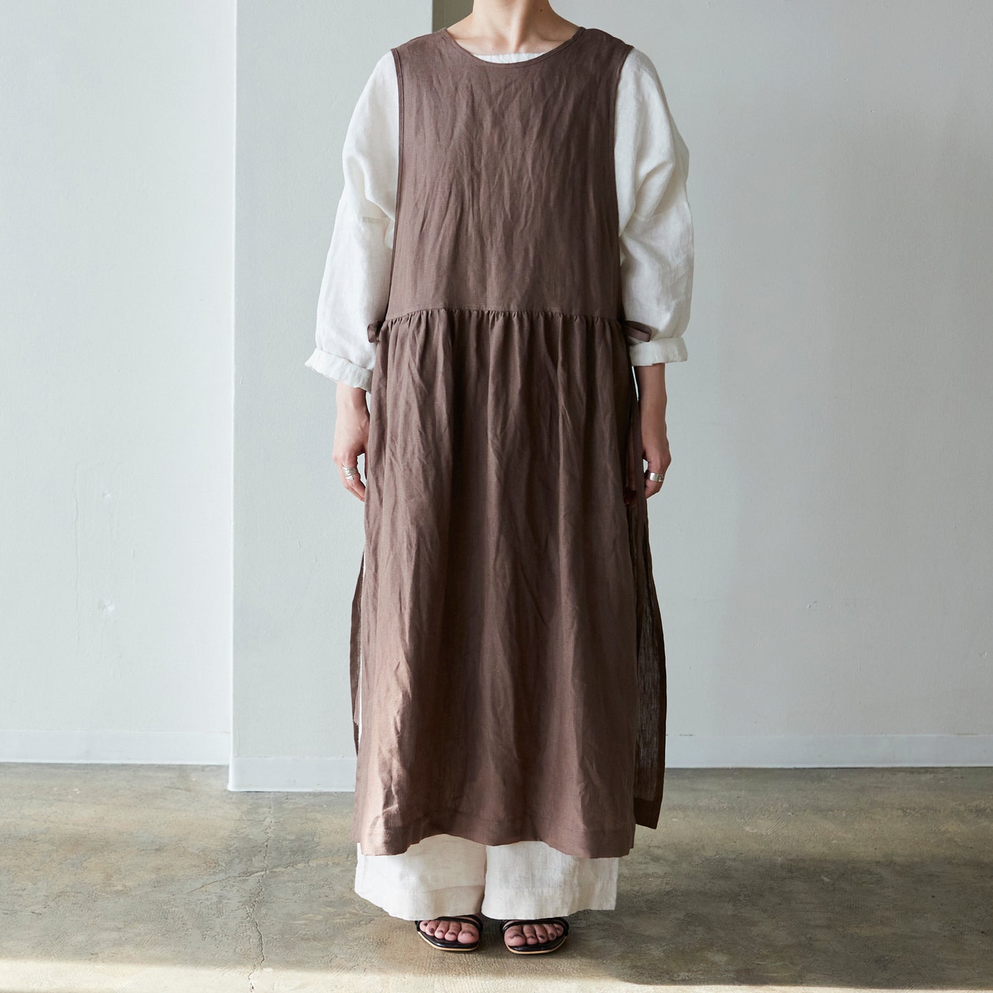 【cocca for】 日に日になじむ、リネンエプロンワンピース