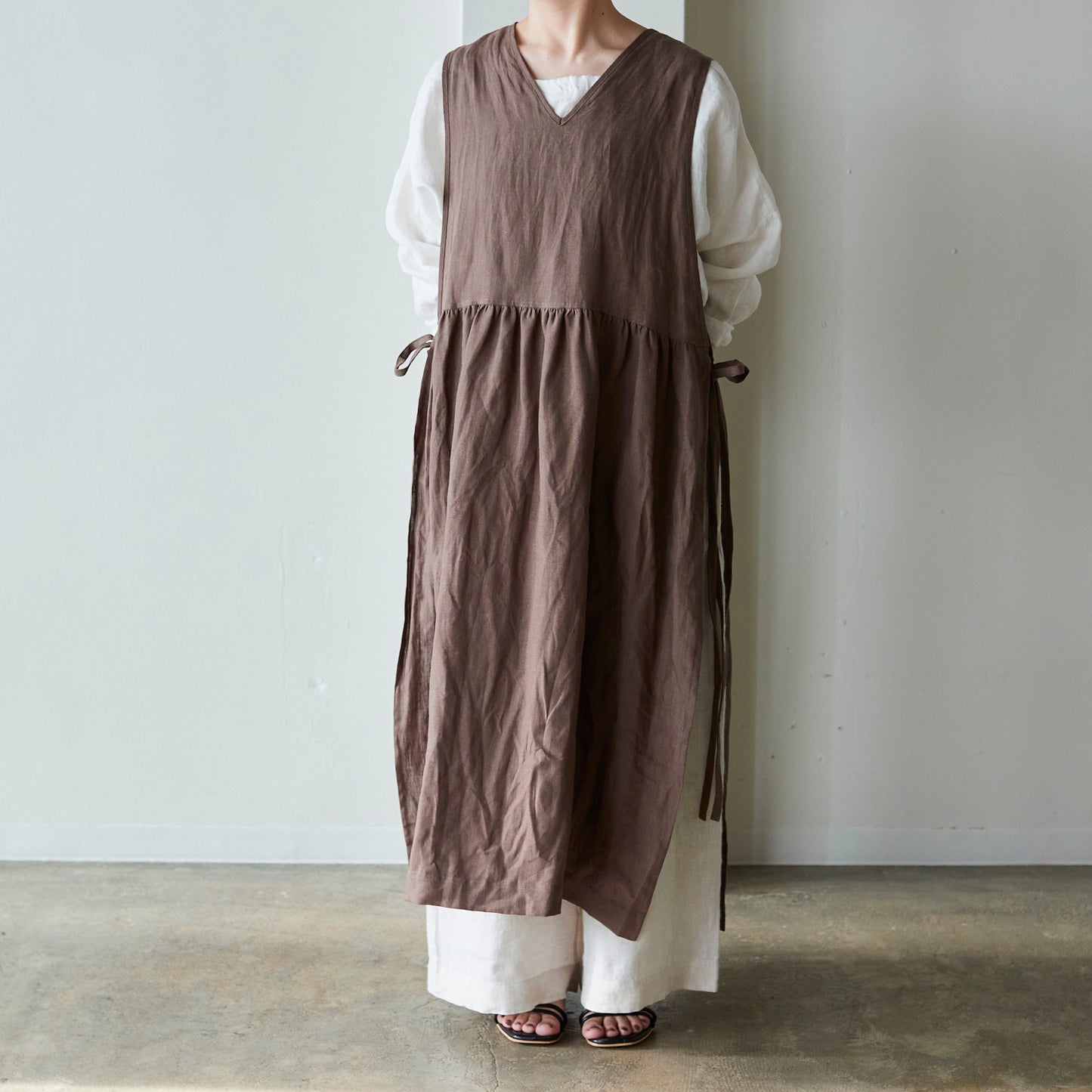 【cocca for】 日に日になじむ、リネンエプロンワンピース