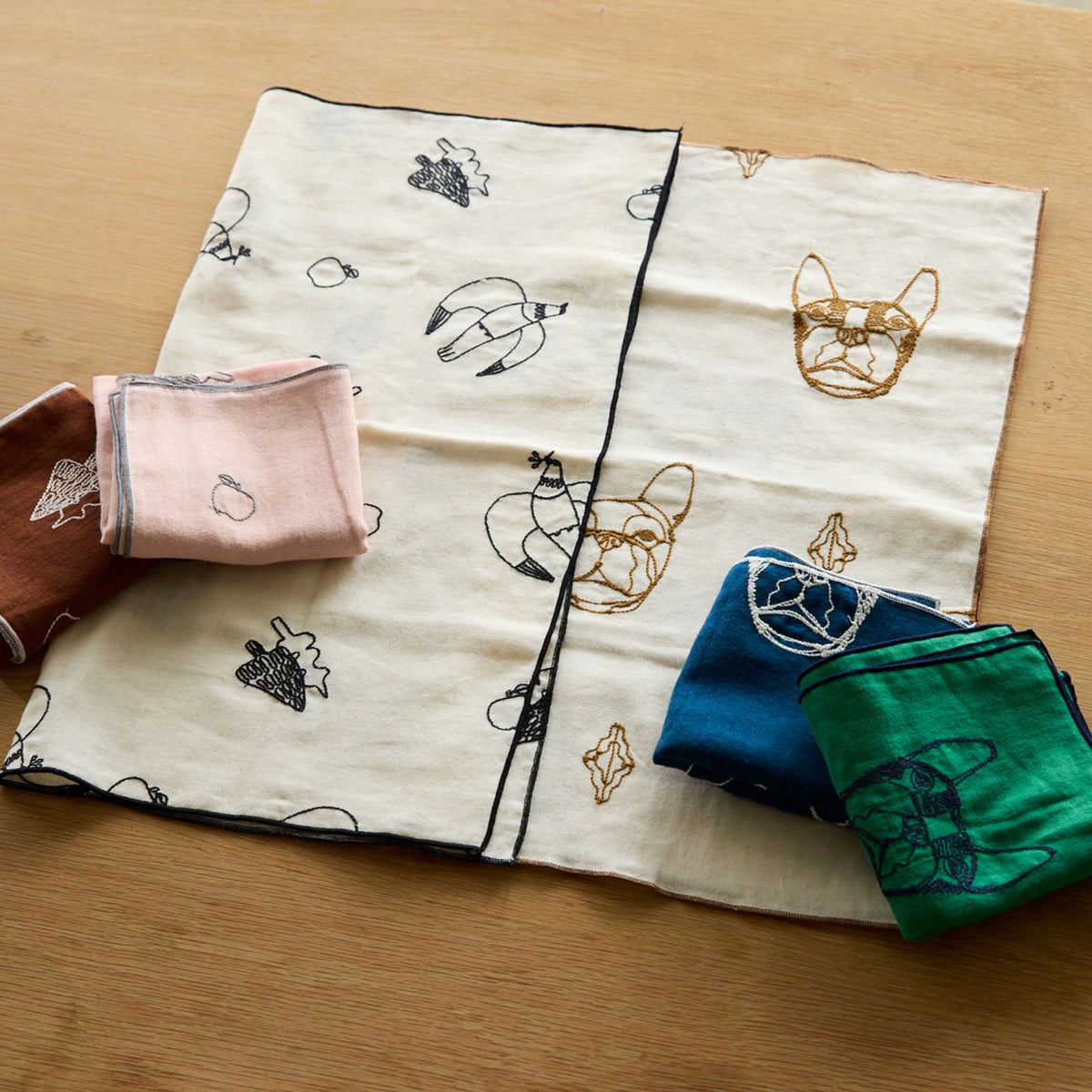 【＋HAyU】Wガーゼ刺繡ハンカチ ～綿100%～