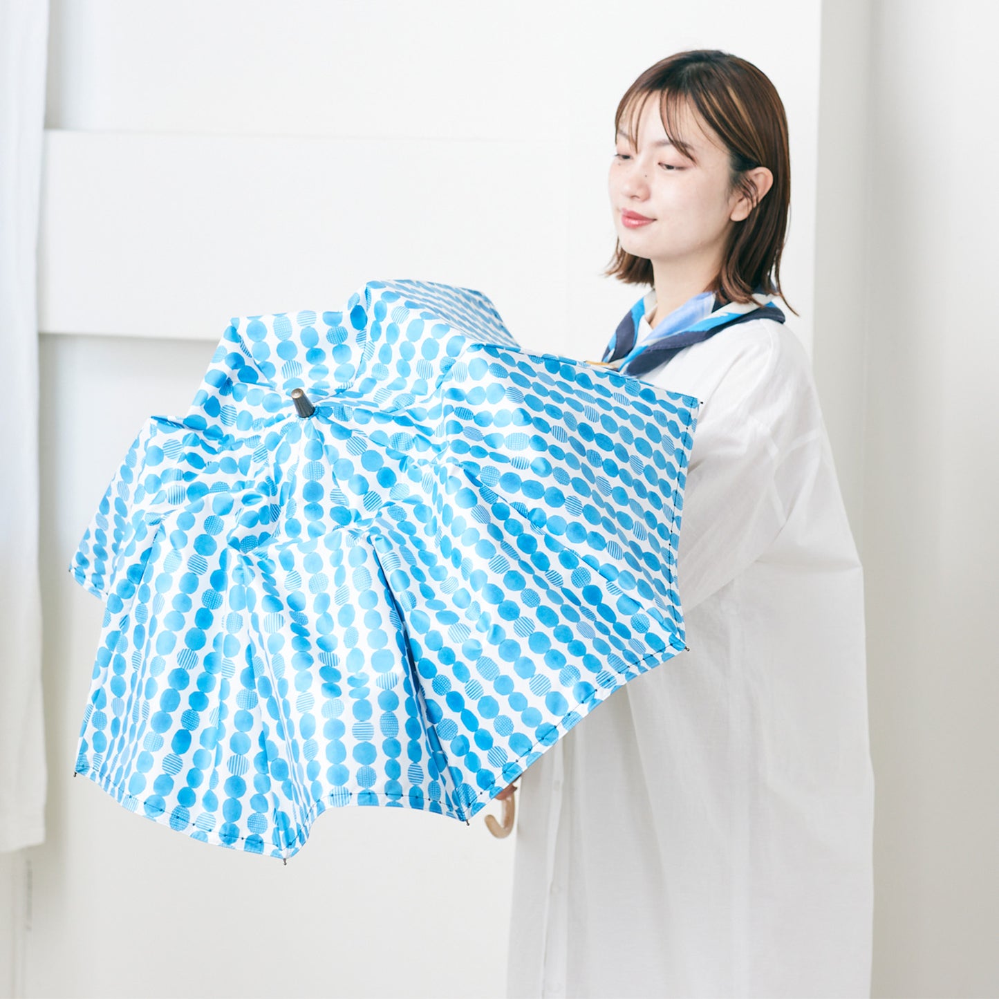 【晴雨兼用】coccaの日傘雨傘 dot 刺繍(折りたたみ)