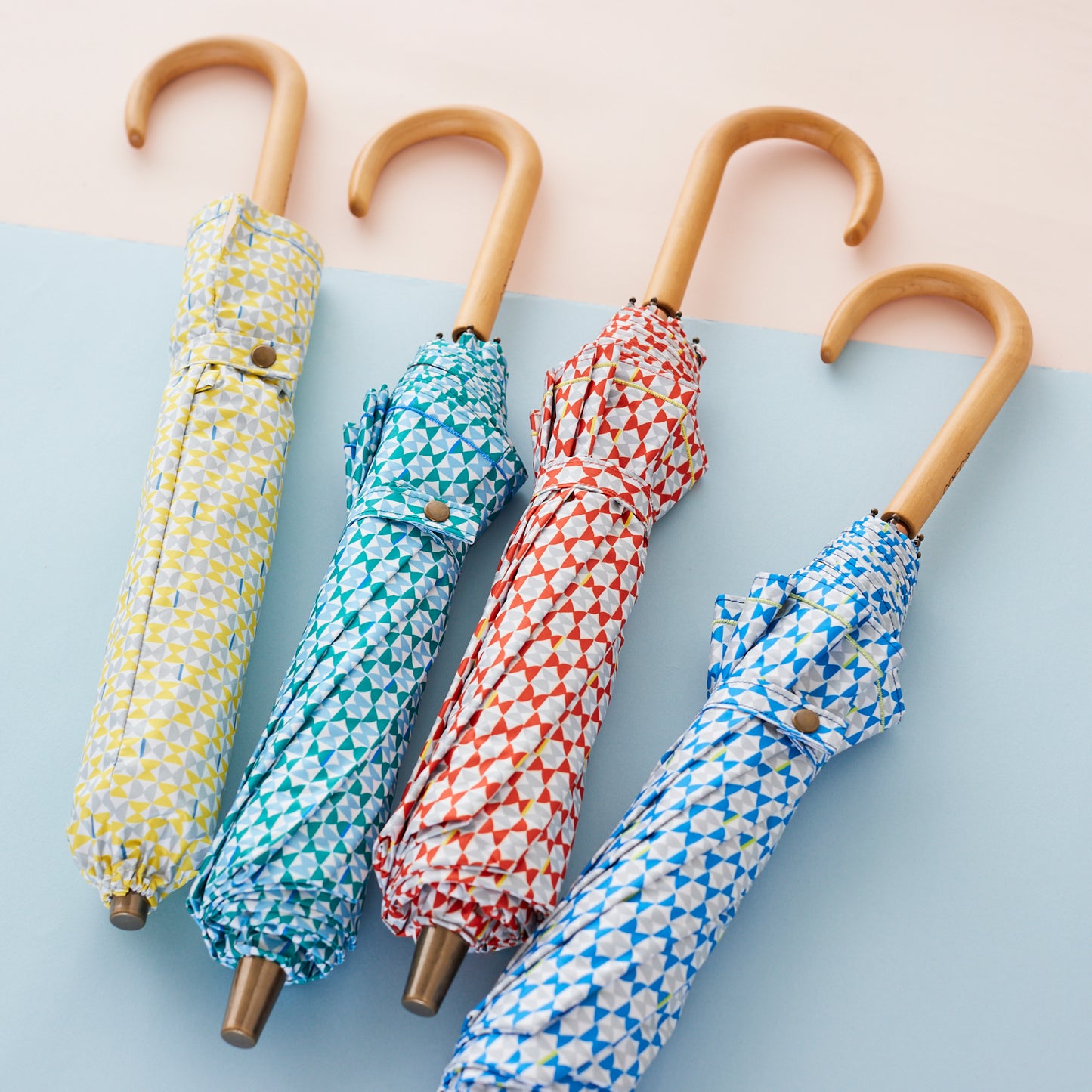 【晴雨兼用】coccaの日傘雨傘 fantastic world 刺繍(折りたたみ)
