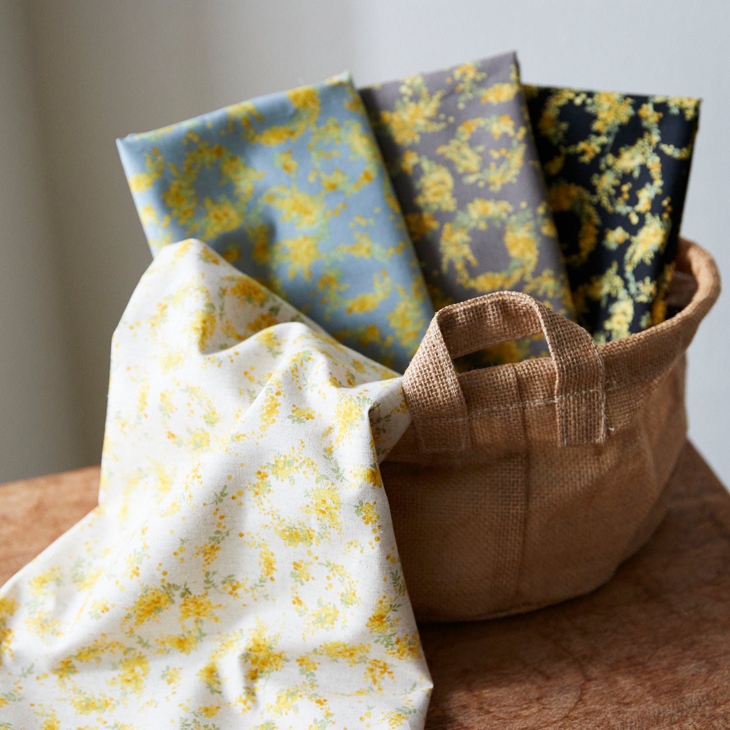 【SALE】One Flower ～ミモザリース柄～ 綿麻シーチング