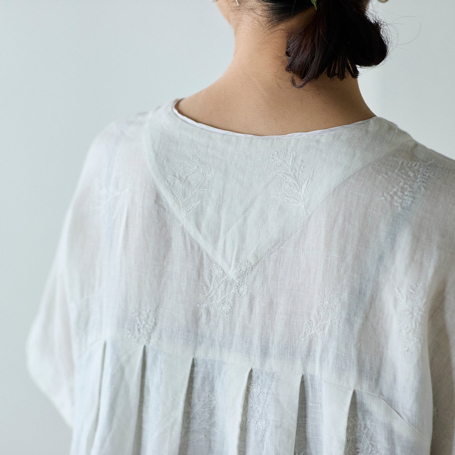 cocca(コッカ)｜生地サンプル｜ 生地通販｜LINEN100% ボタニカル刺繍