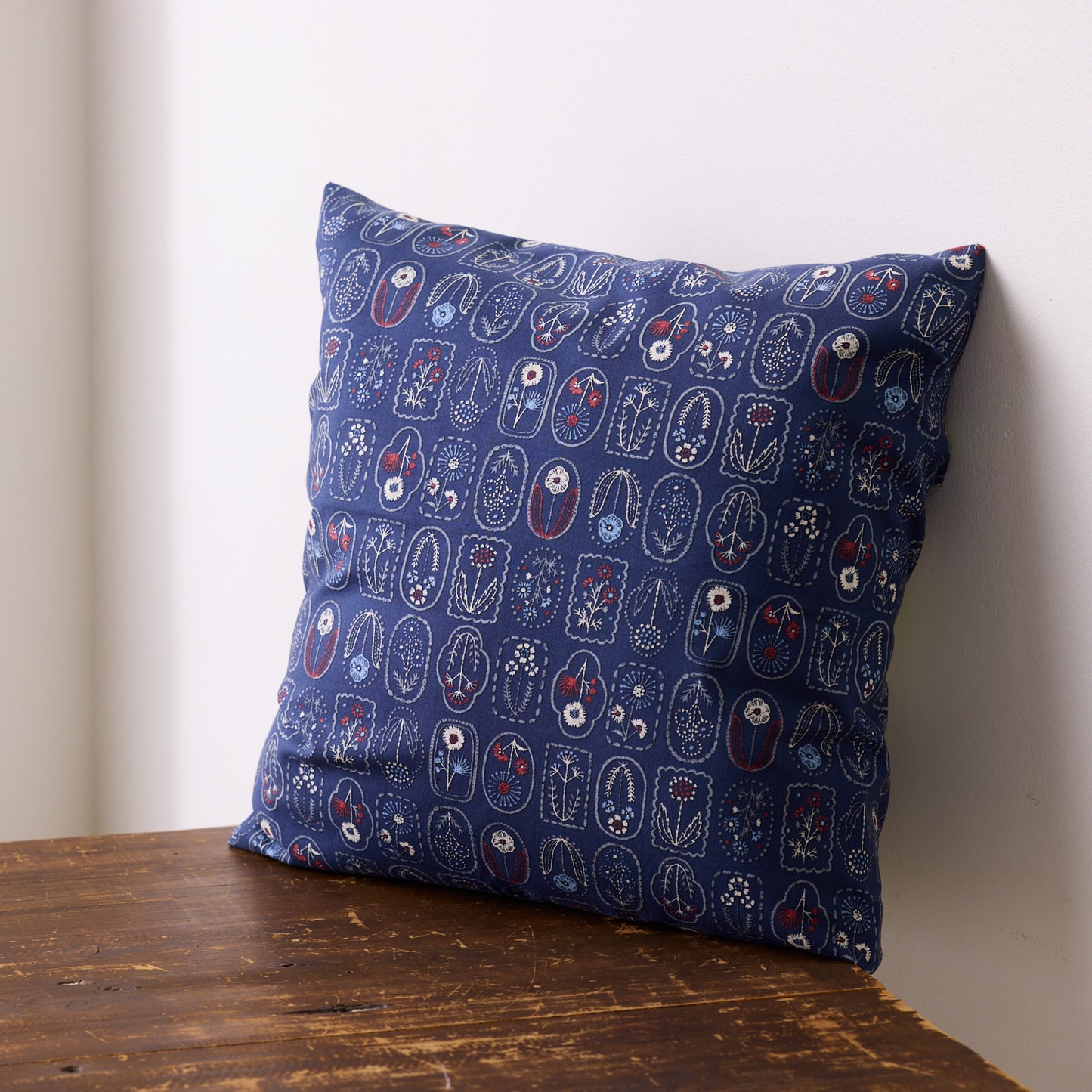 刺繡調プリント～小花柄～ 綿100％シーチング