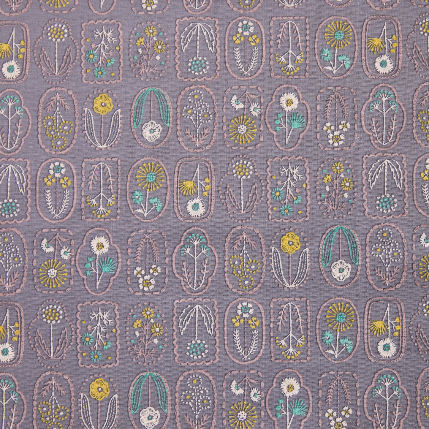 刺繡調プリント～小花柄～ 綿100％シーチング