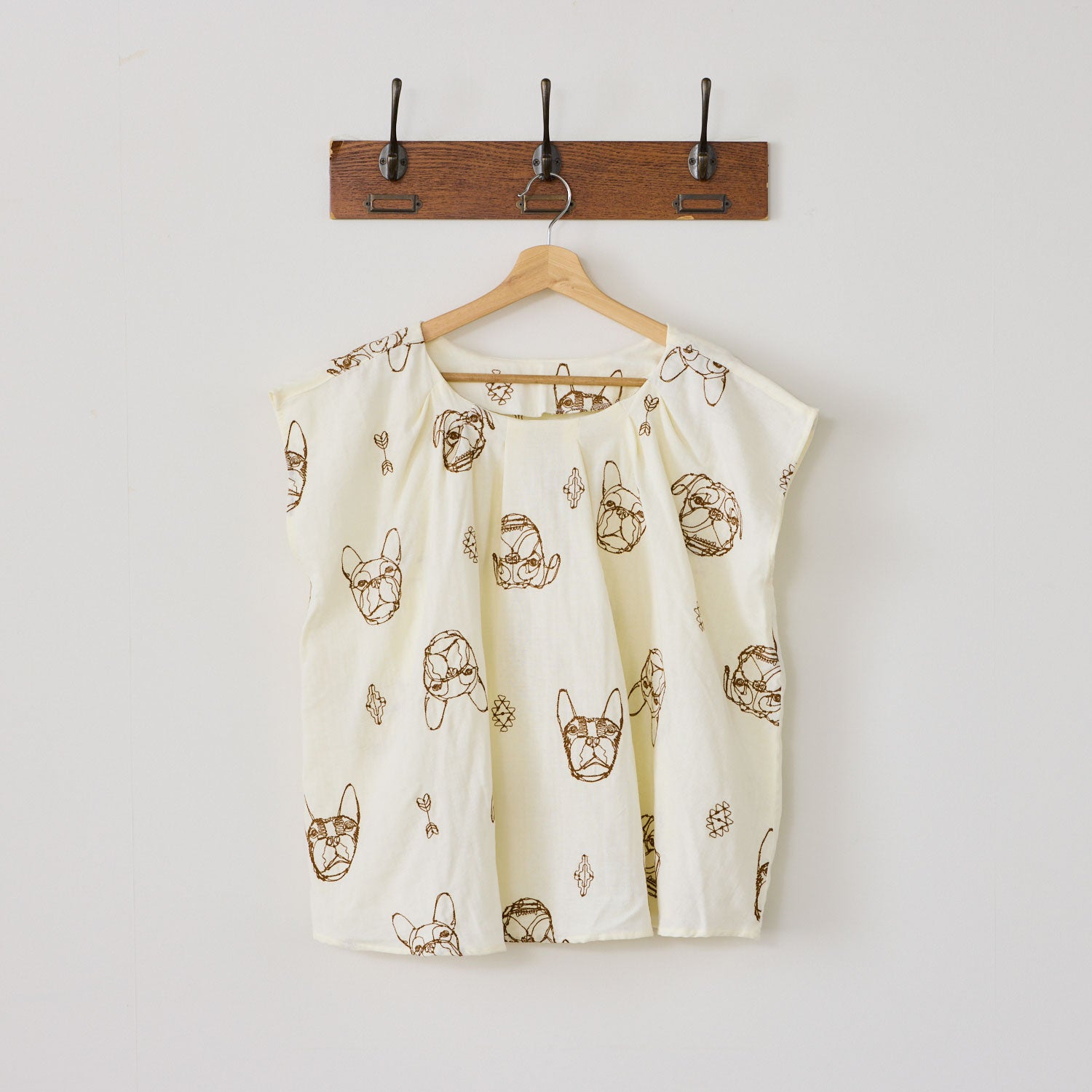 【希少本】オープン・キャンバス 雄鶏社 アジュール/ハーダンガー/ヘゼボ刺繍 cocca(コッカ) ｜生地通販｜＋HAyU fabric ～dogs～ ダブルガーゼ刺繍