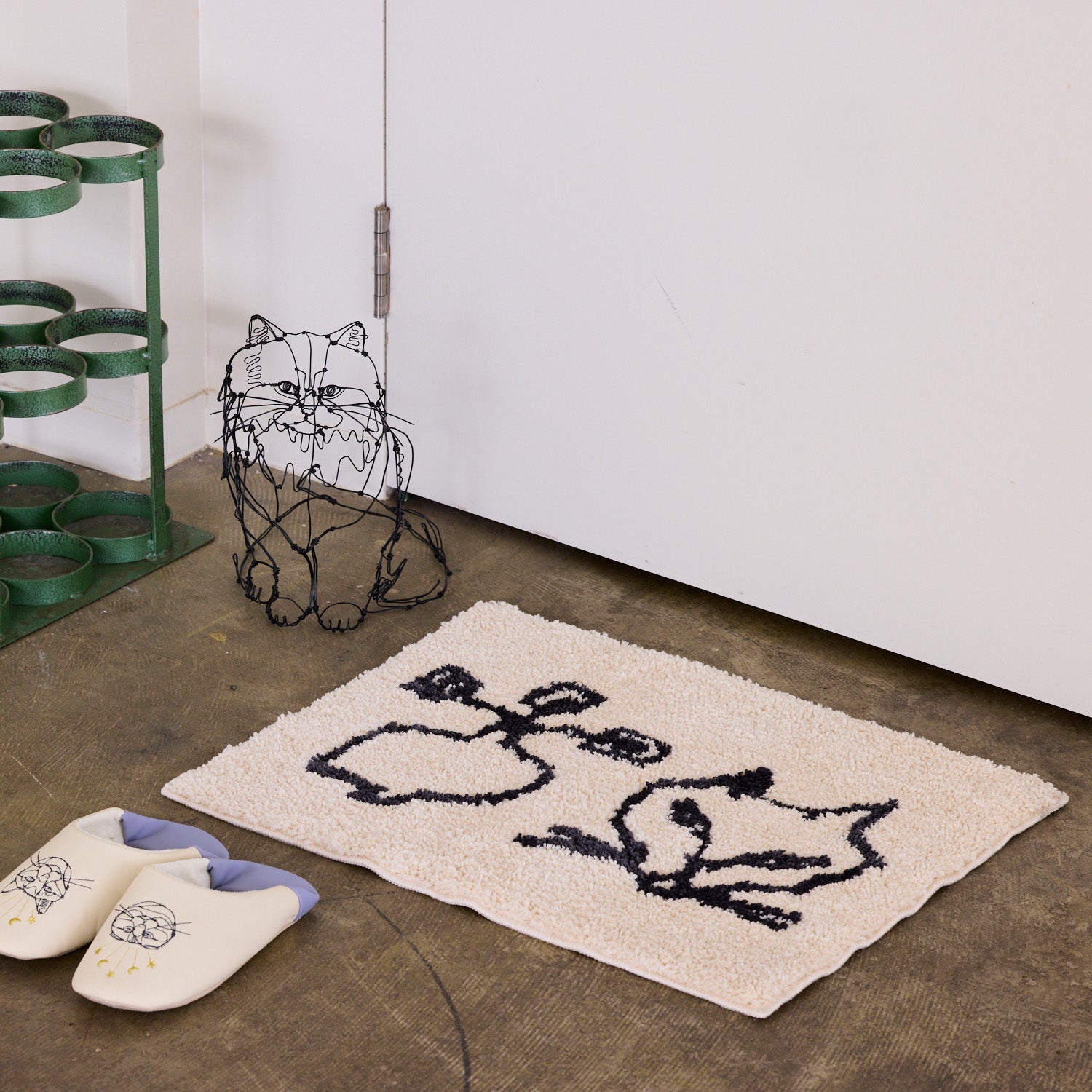 【＋HAyU】ラグマット ～ネコと花瓶～