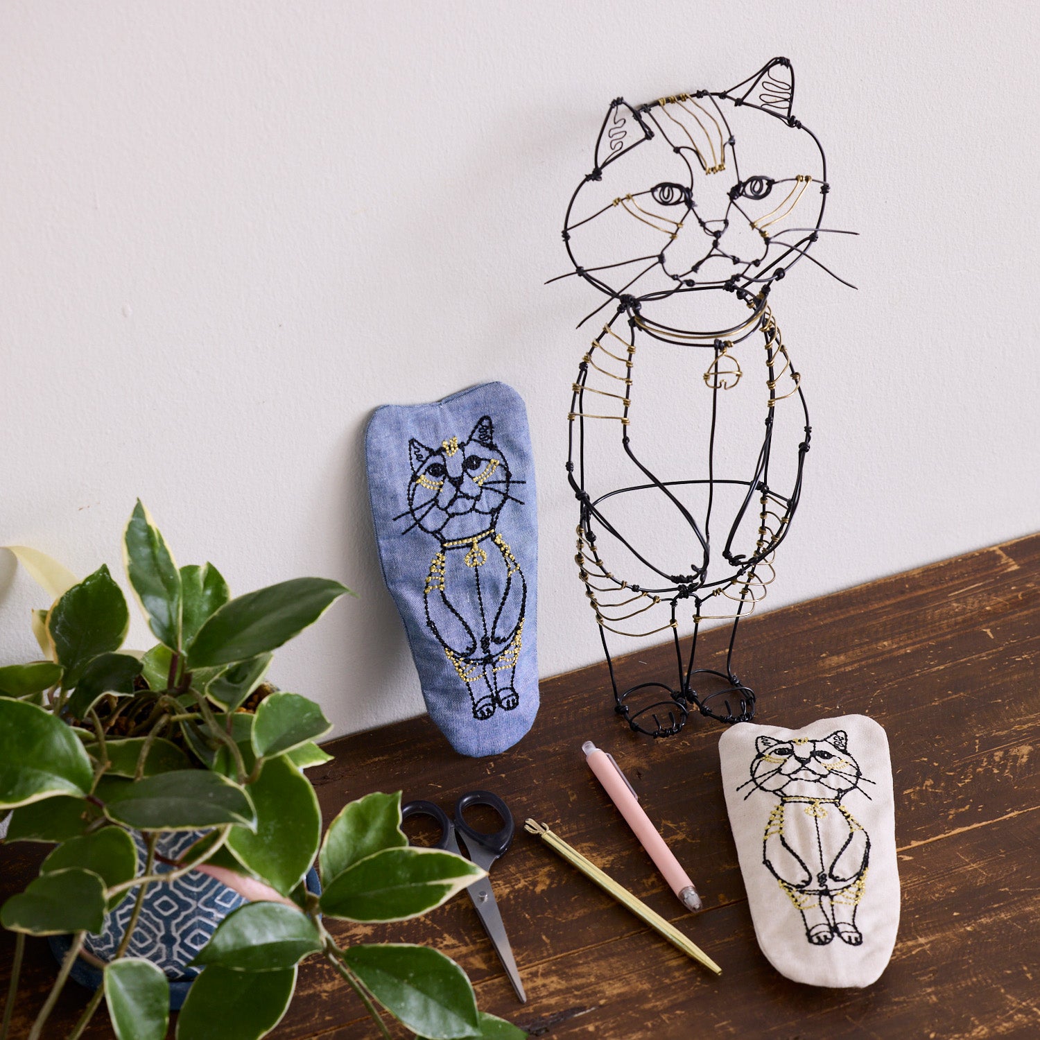 【＋HAyU】刺繍ペンケース ～HAyUタロウ～ - cocca