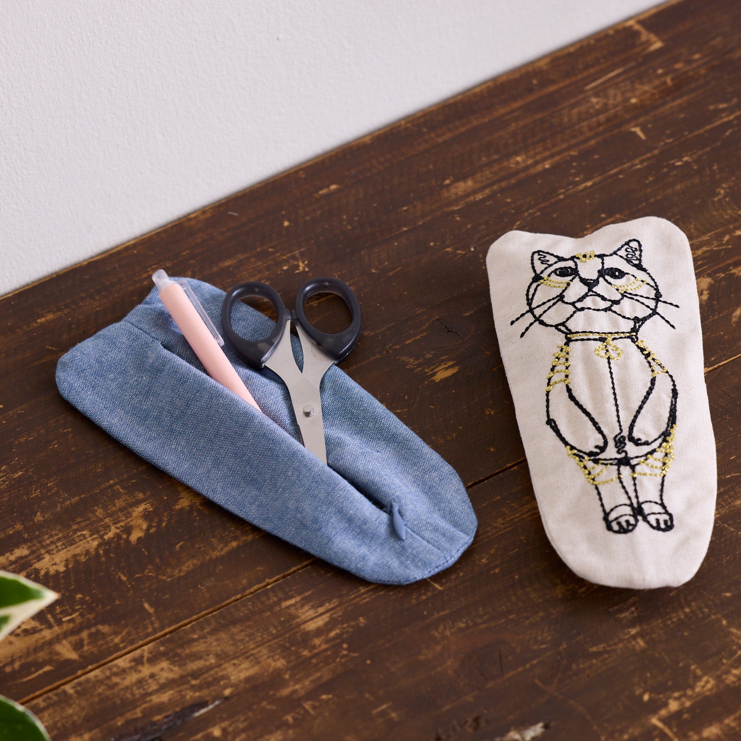 【＋HAyU】刺繍ペンケース ～HAyUタロウ～ - cocca