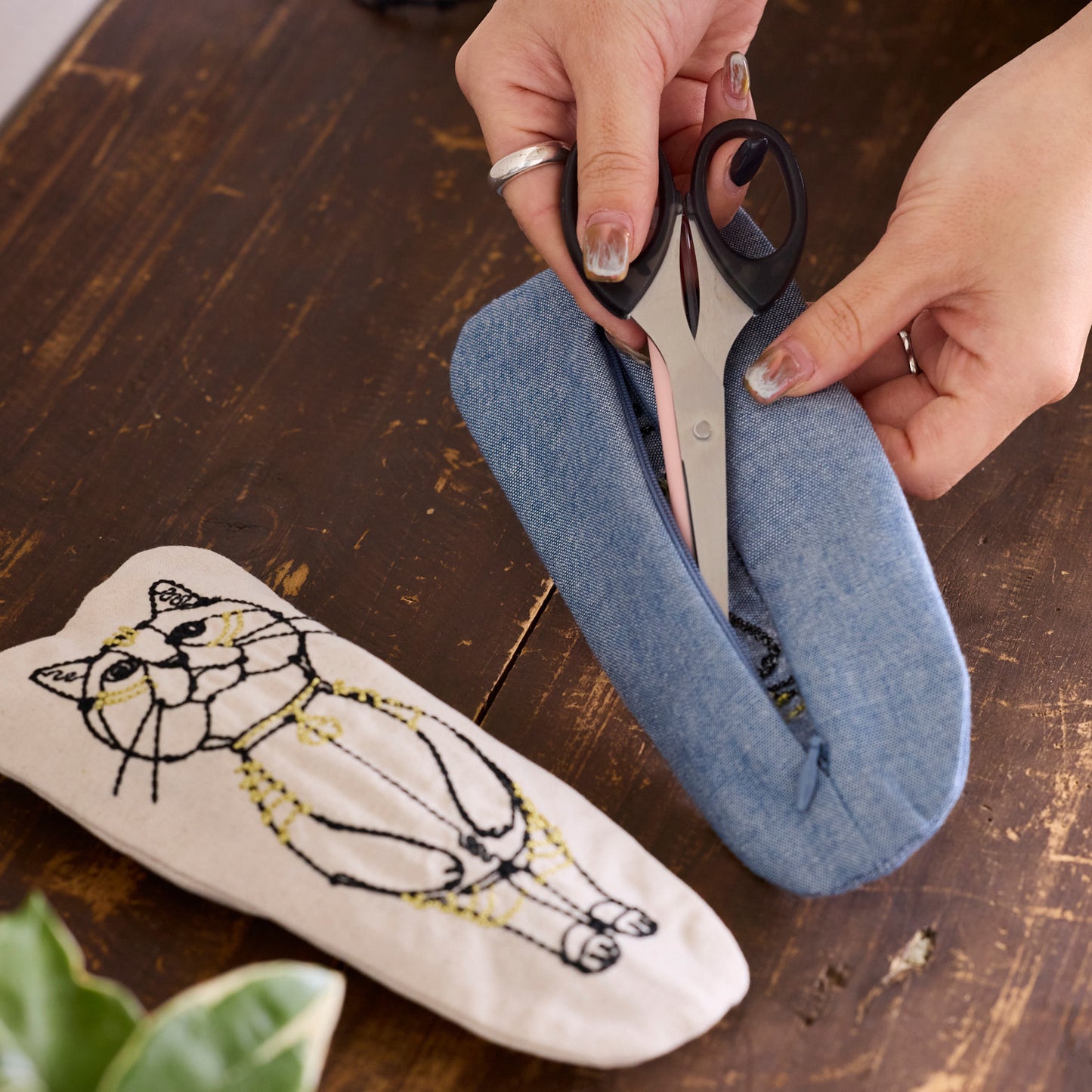 【＋HAyU】刺繍ペンケース ～HAyUタロウ～ - cocca