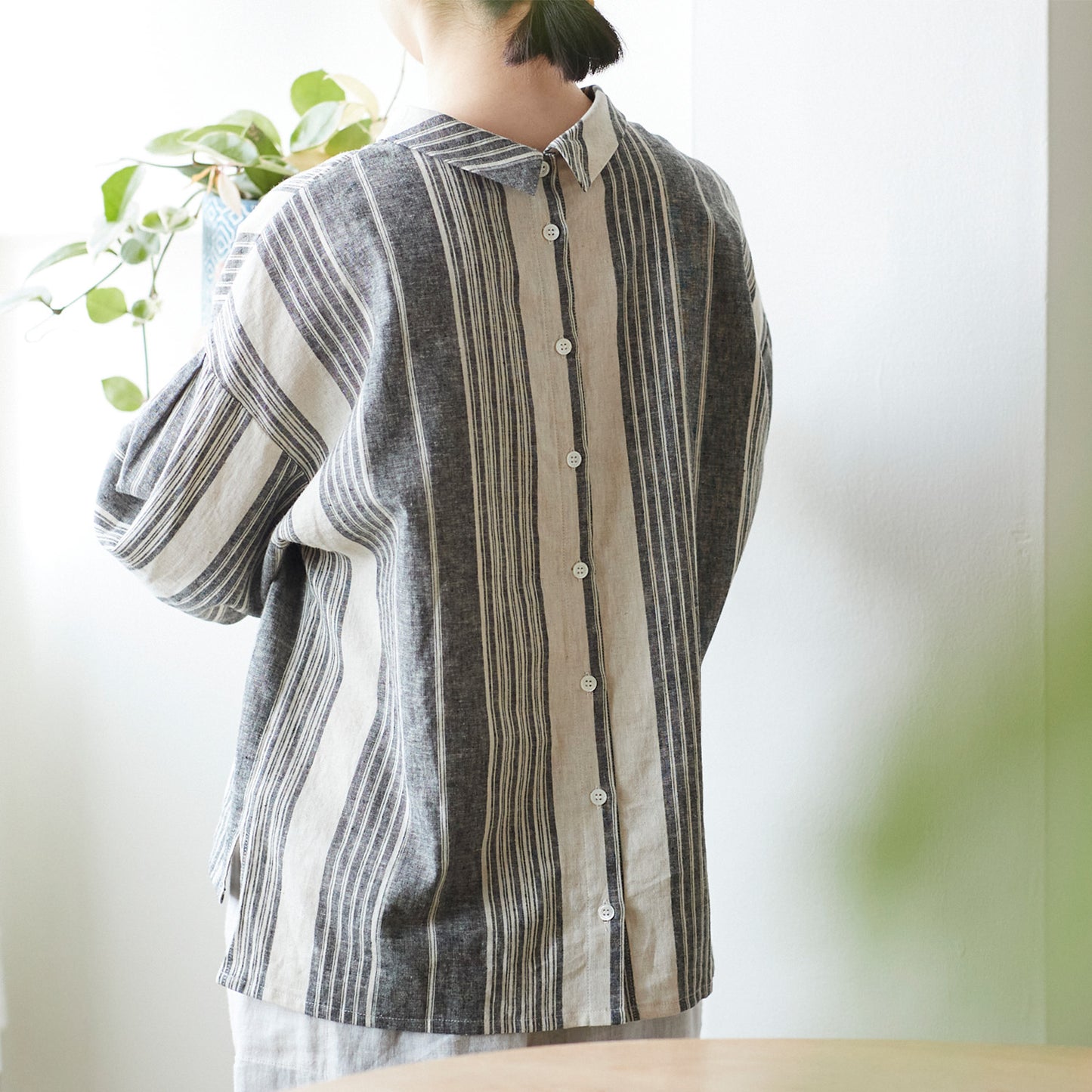 【cocca for】毎日着たい、大人の後ろ襟ブラウス　～播州織～