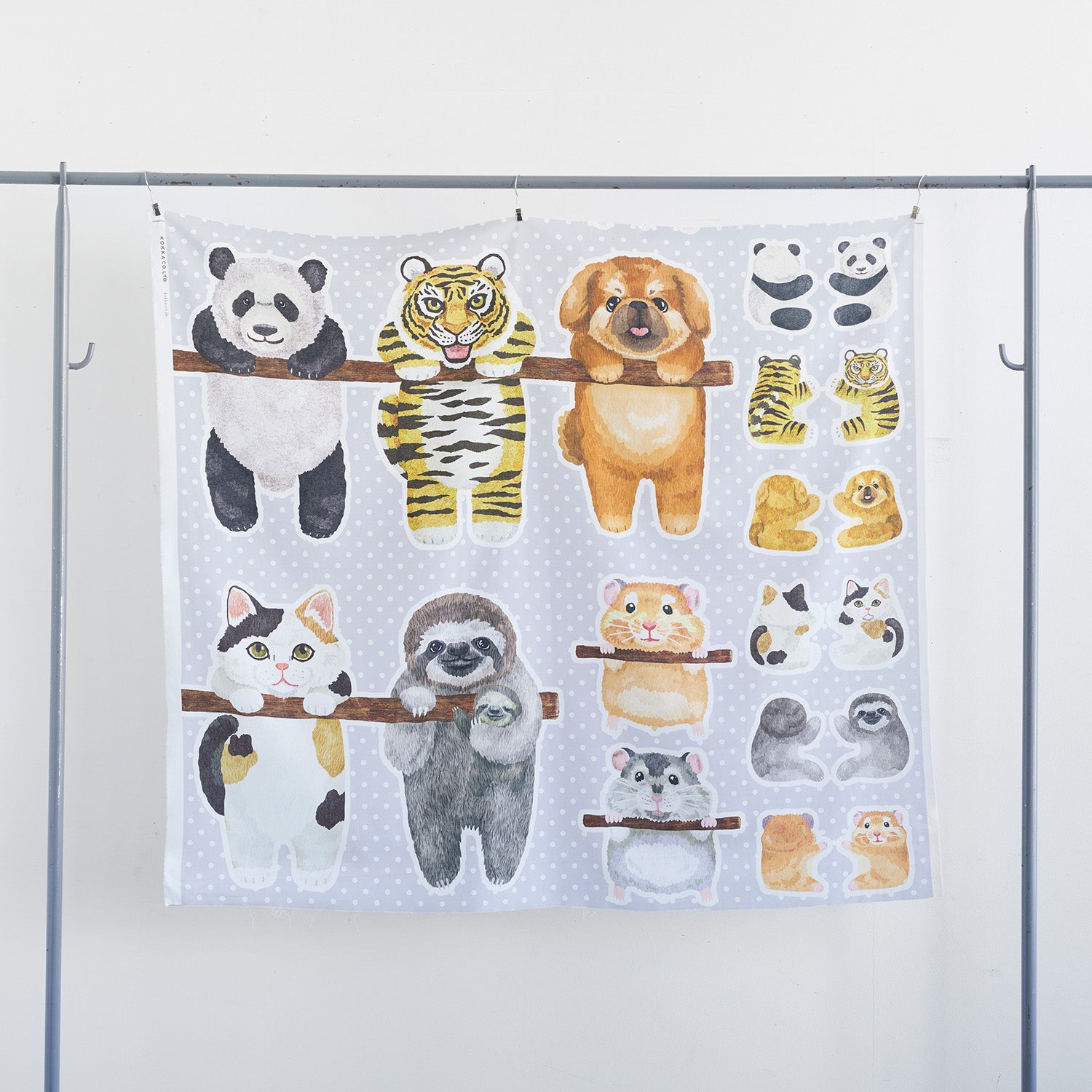 HOME DECO ～ぶら下がる動物たち１～ パネル生地 綿100％シーチング - cocca