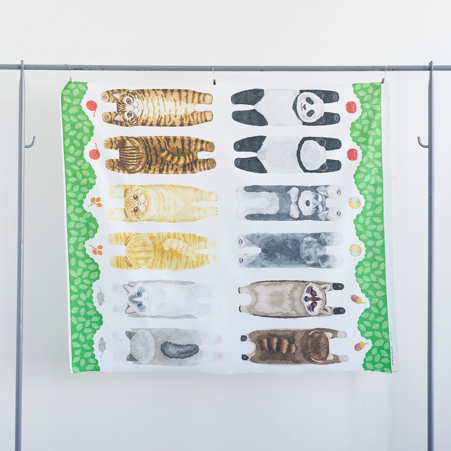 HOME DECO ～ぶら下がる動物たち２～ パネル生地 綿100％シーチング - cocca