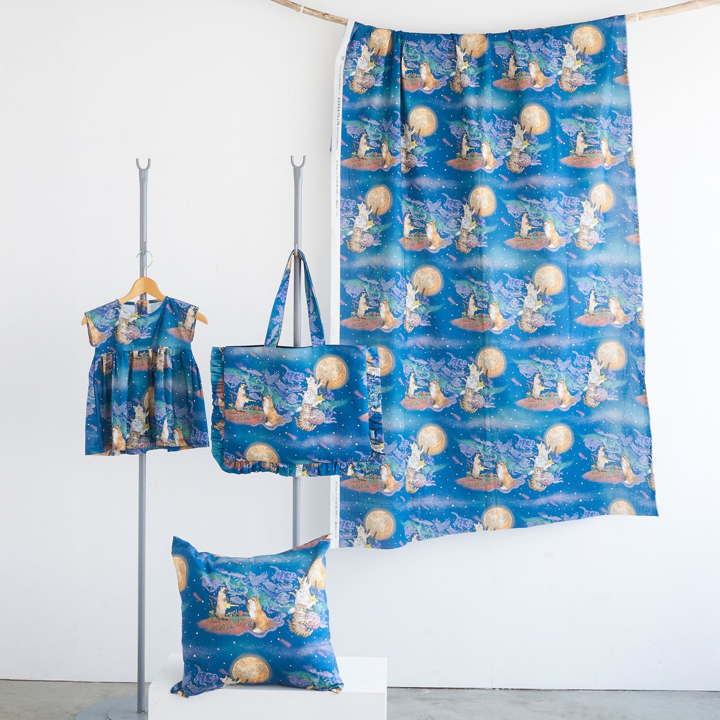 (無料サンプル)365 CAT ART 月あかりの猫～おとぎの国の猫と仲間たち～ 綿100%シーチング - cocca