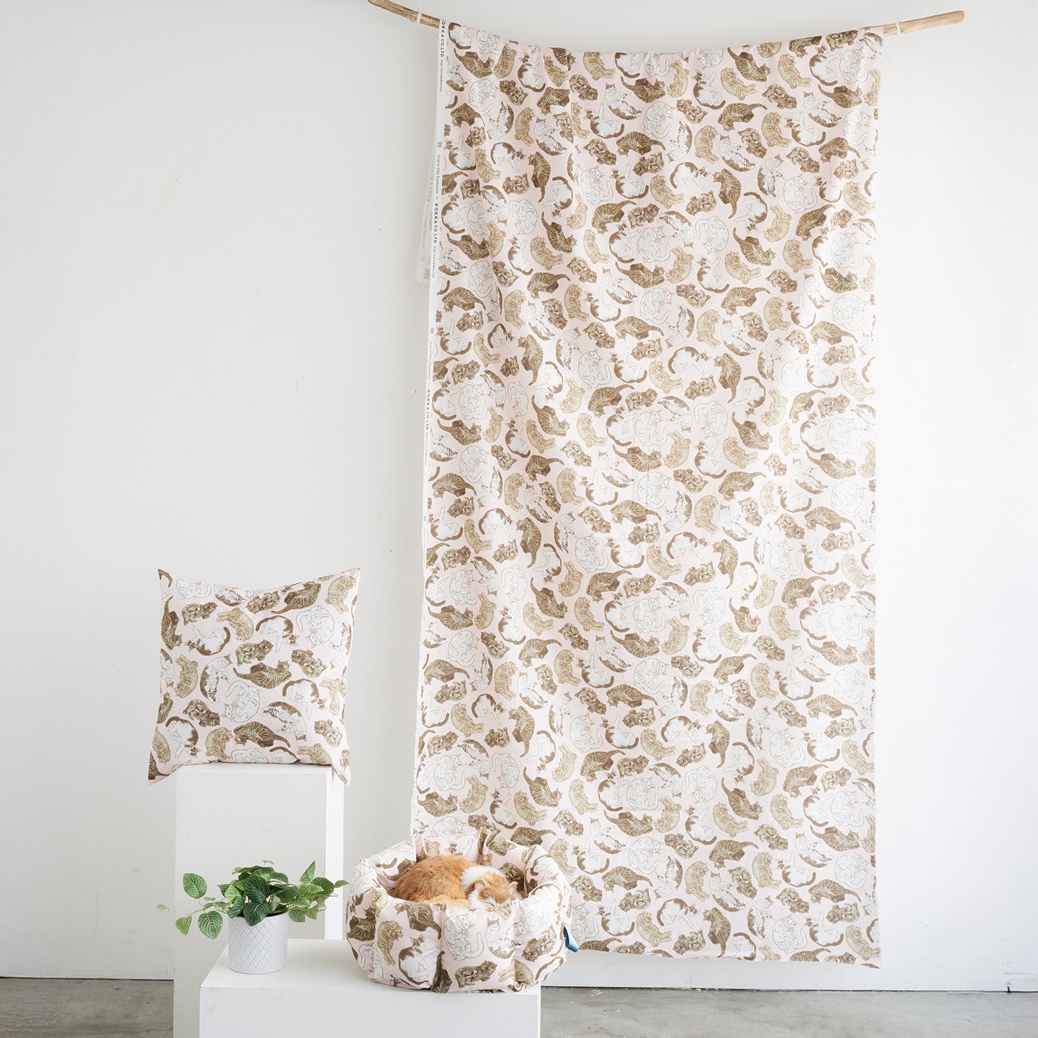 (無料サンプル)365 CAT ART ～どこも猫だらけ～ 綿100%シーチング - cocca