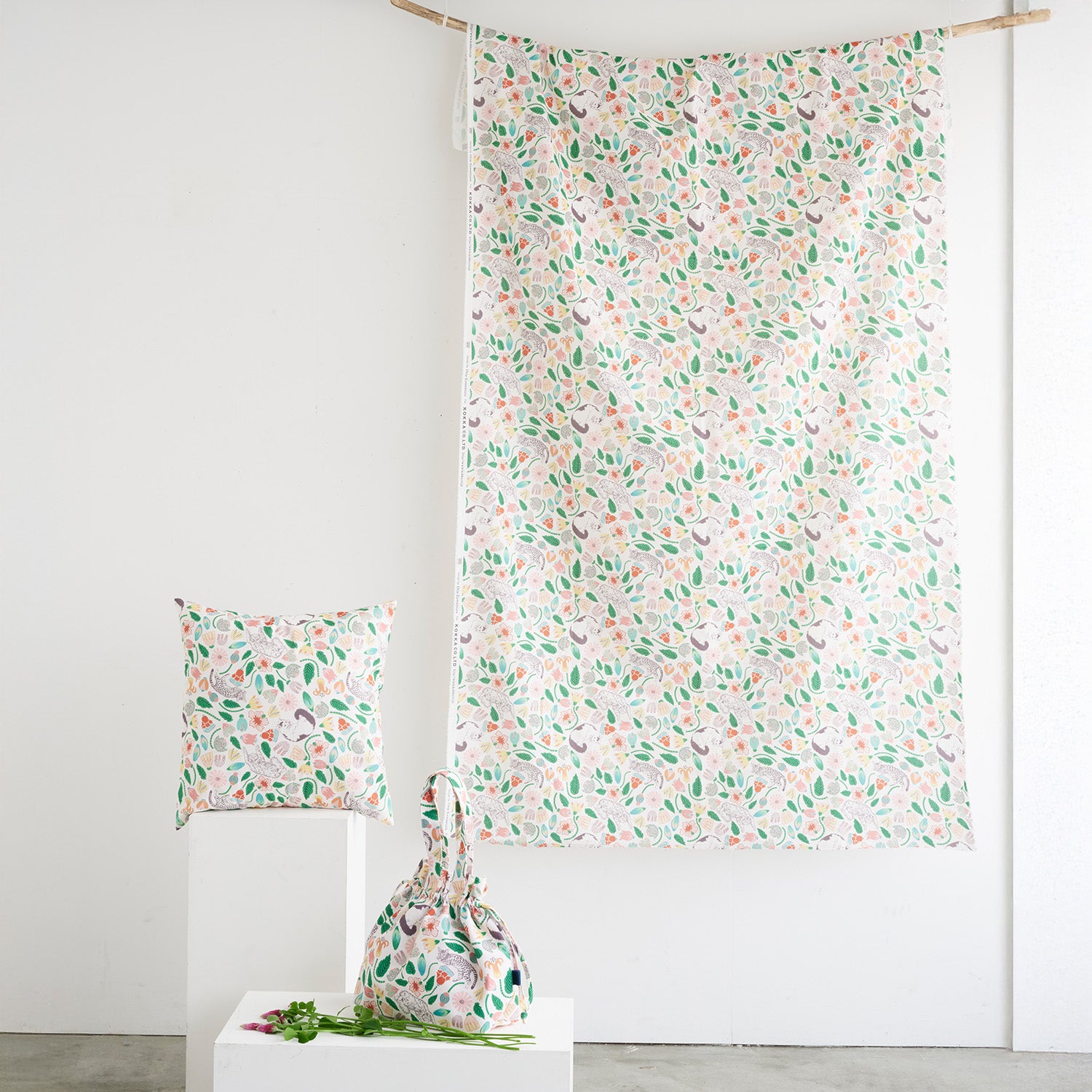 (無料サンプル)365 CAT ART ～猫たちのいる庭～ 綿100%シーチング - cocca