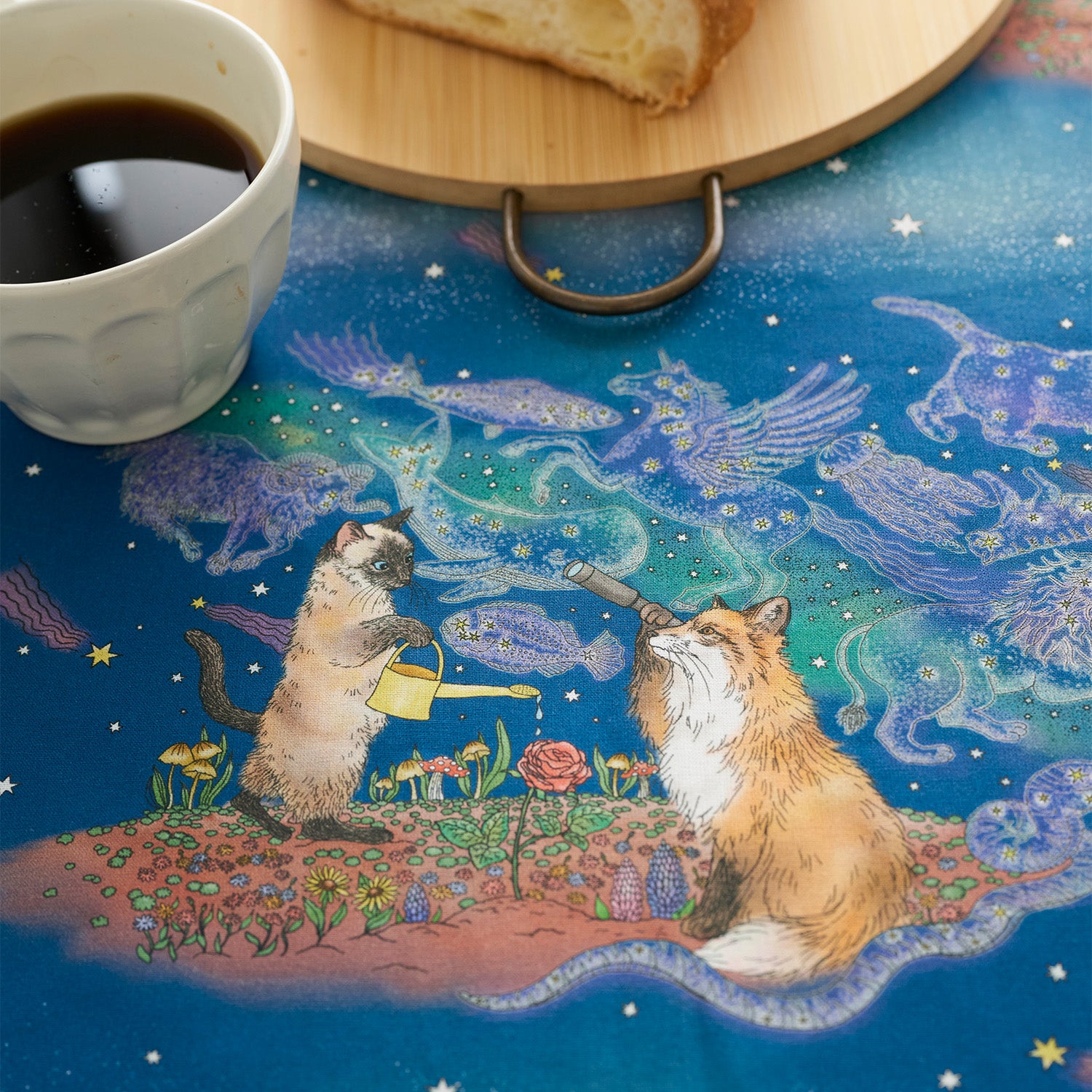 (無料サンプル)365 CAT ART 月あかりの猫～おとぎの国の猫と仲間たち～ 綿100%シーチング - cocca