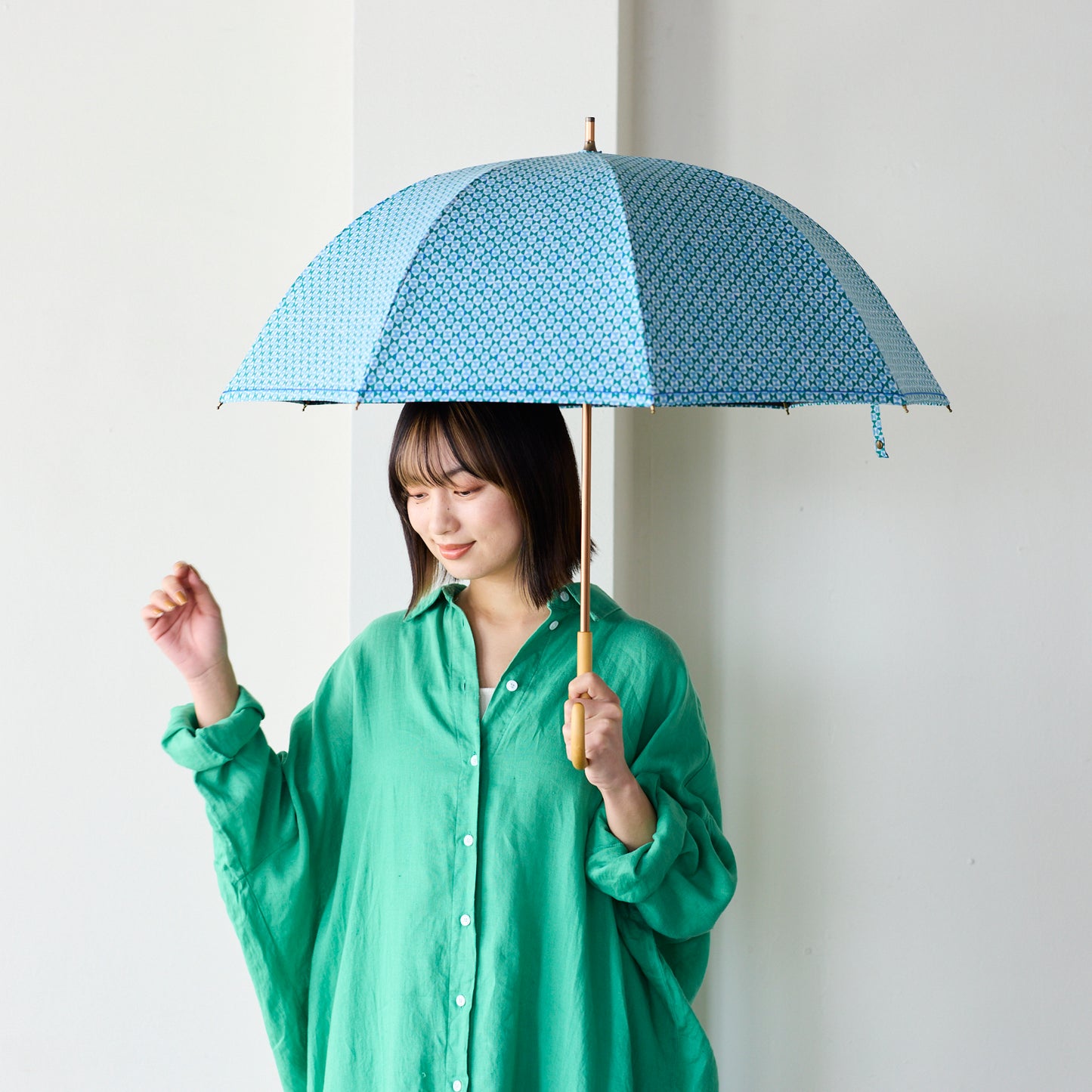 【晴雨兼用】coccaの日傘雨傘 fantastic world 刺繍(ショート)