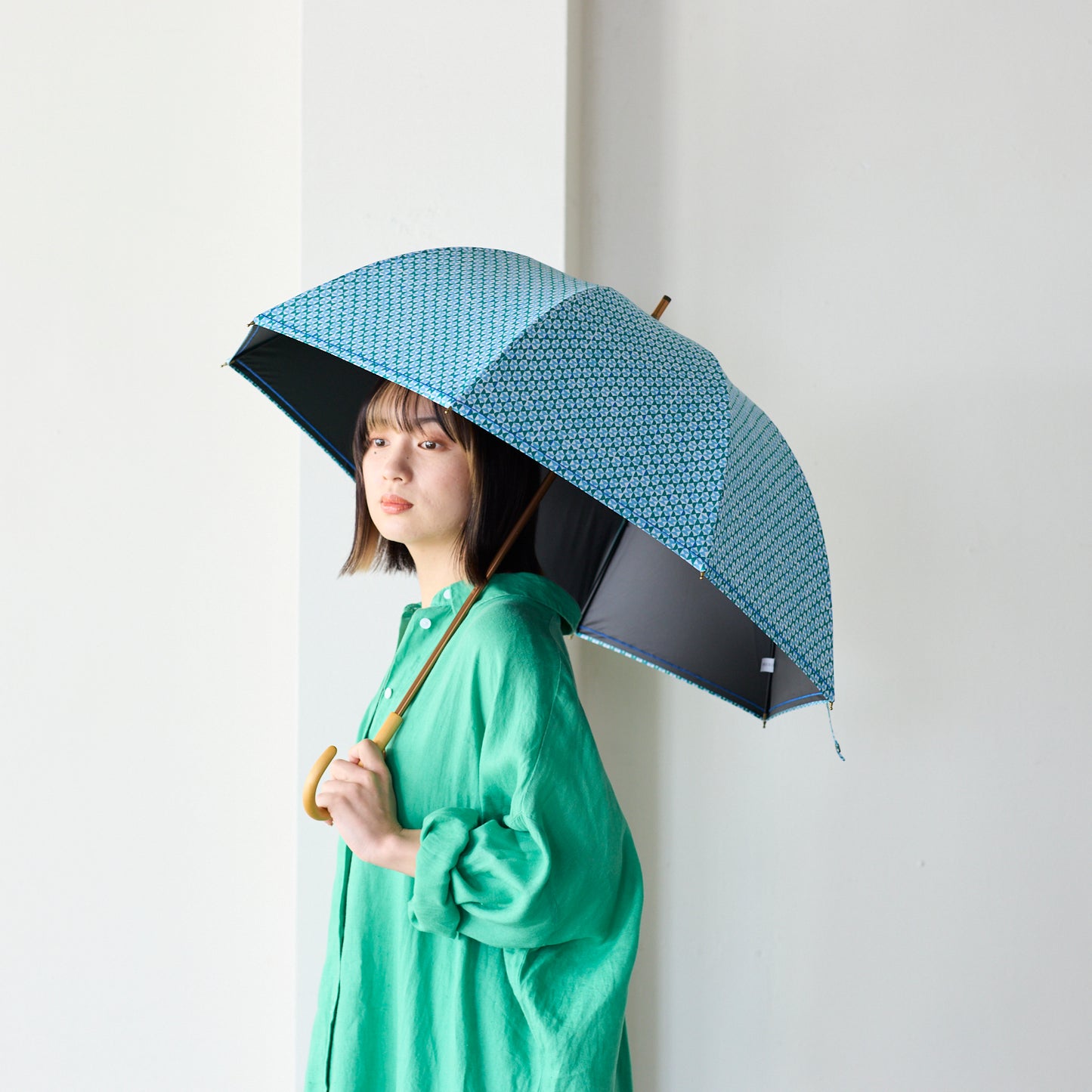 【晴雨兼用】coccaの日傘雨傘 fantastic world 刺繍(ショート)