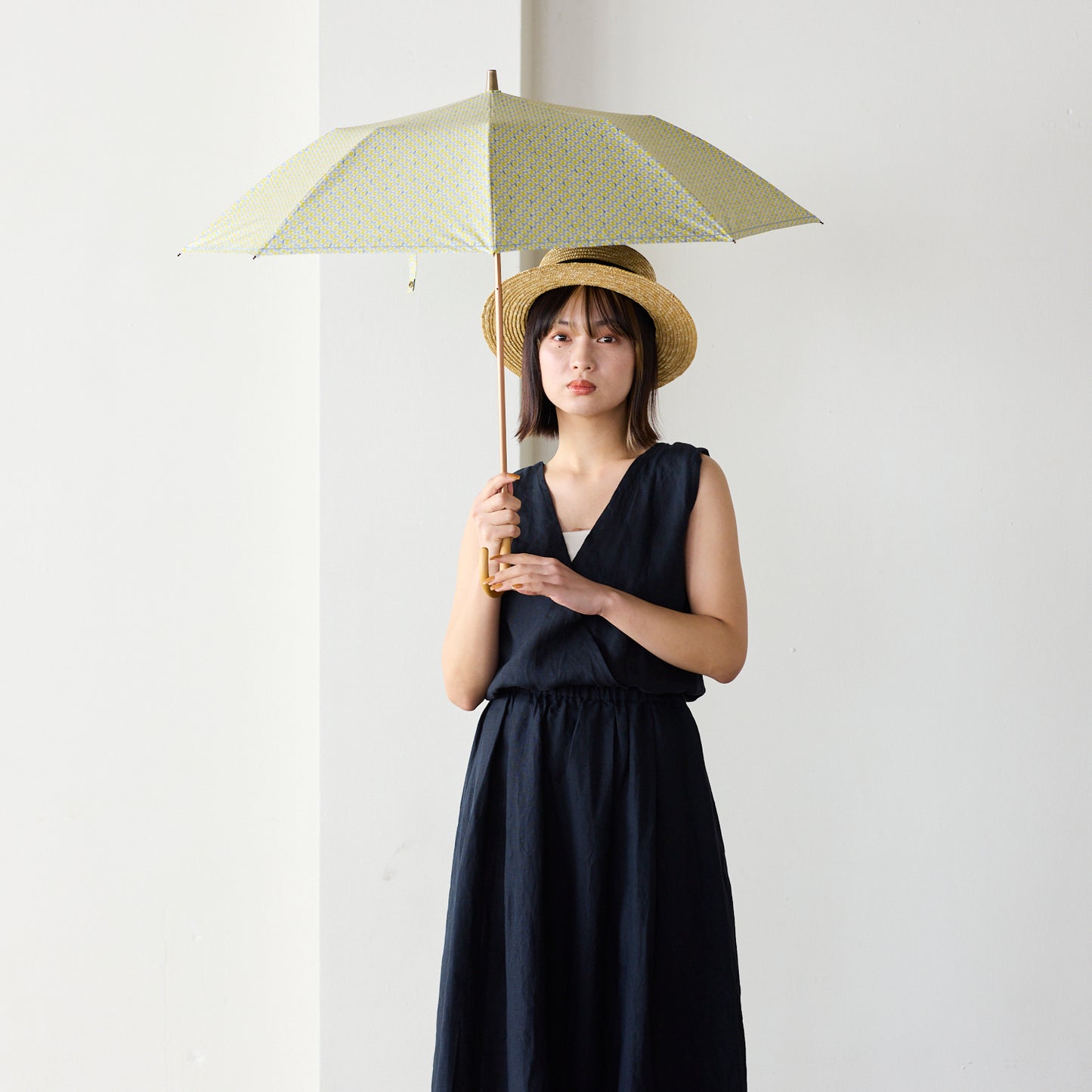 【晴雨兼用】coccaの日傘雨傘 fantastic world 刺繍(折りたたみ)
