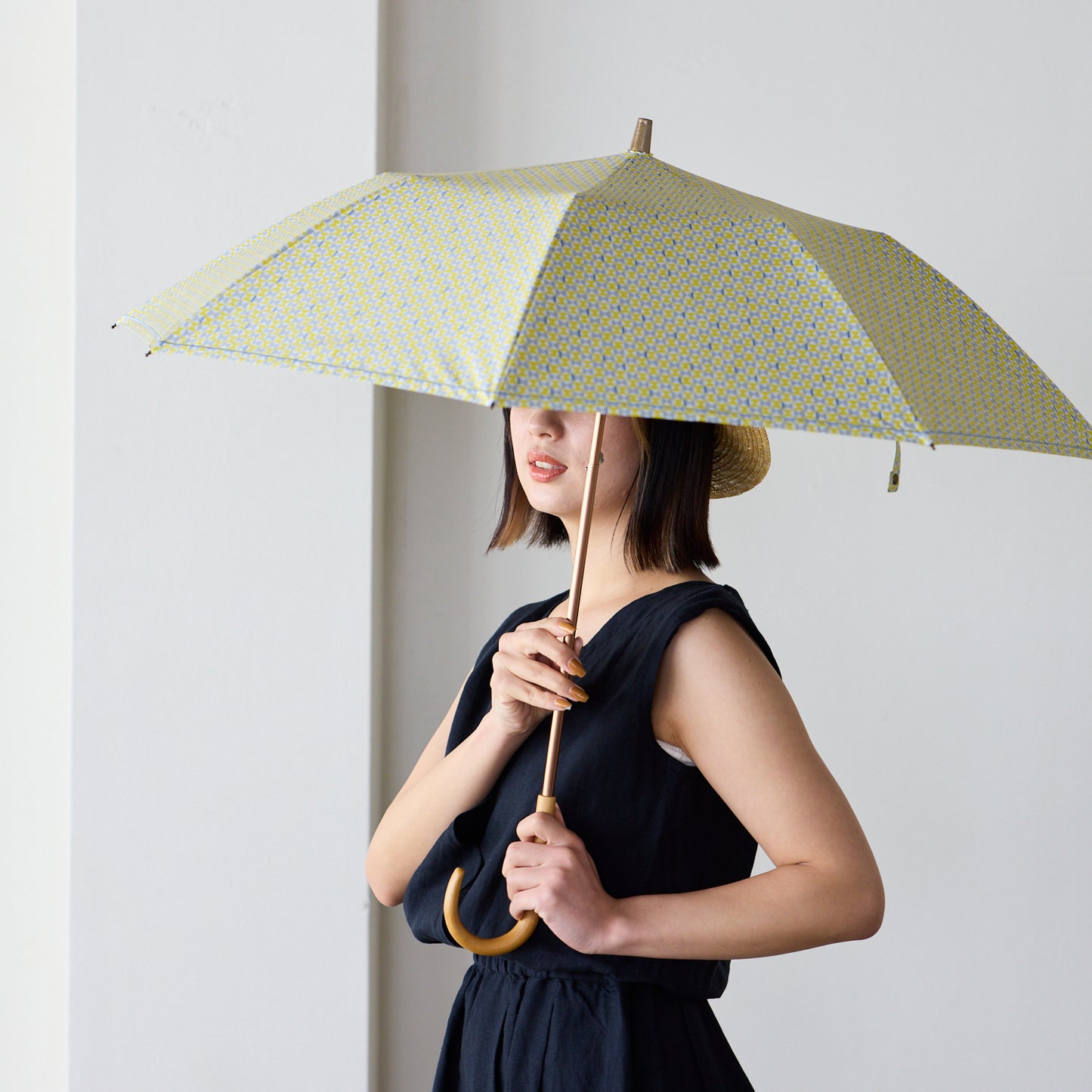 【晴雨兼用】coccaの日傘雨傘 fantastic world 刺繍(折りたたみ)