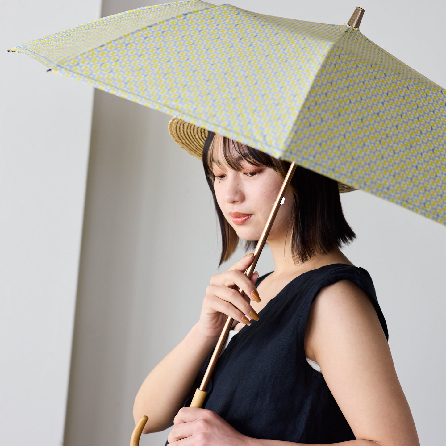 【晴雨兼用】coccaの日傘雨傘 fantastic world 刺繍(折りたたみ)