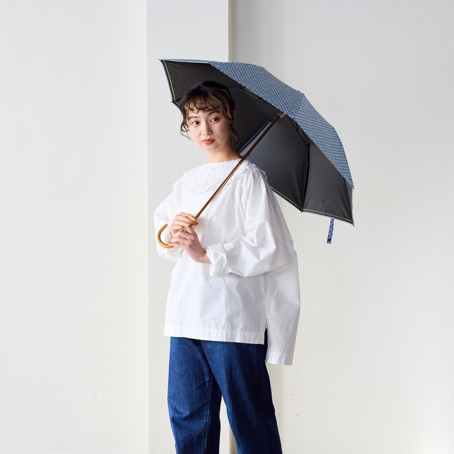 【晴雨兼用】coccaの日傘雨傘 fantastic world 刺繍(折りたたみ)