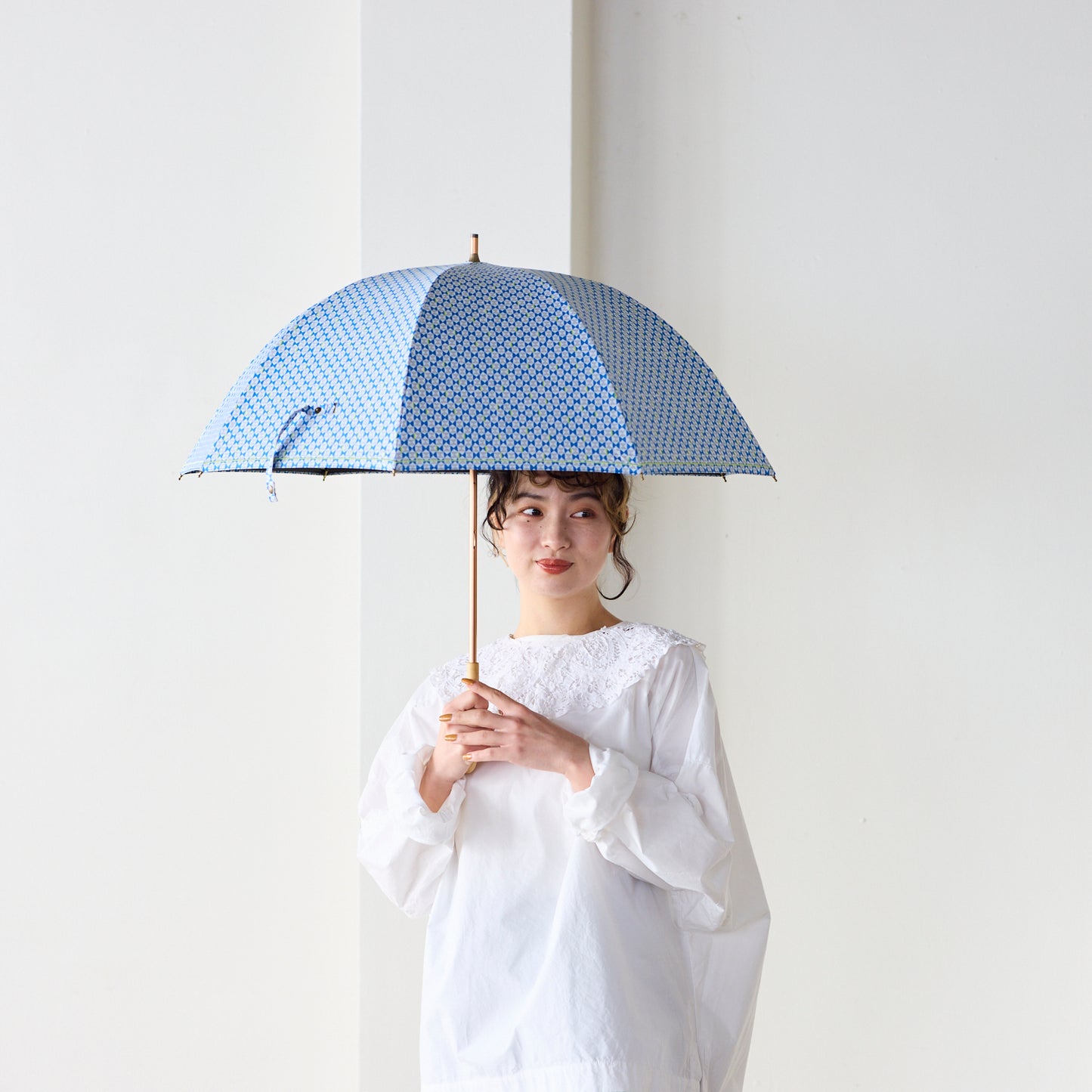 【晴雨兼用】coccaの日傘雨傘 fantastic world 刺繍(ショート)
