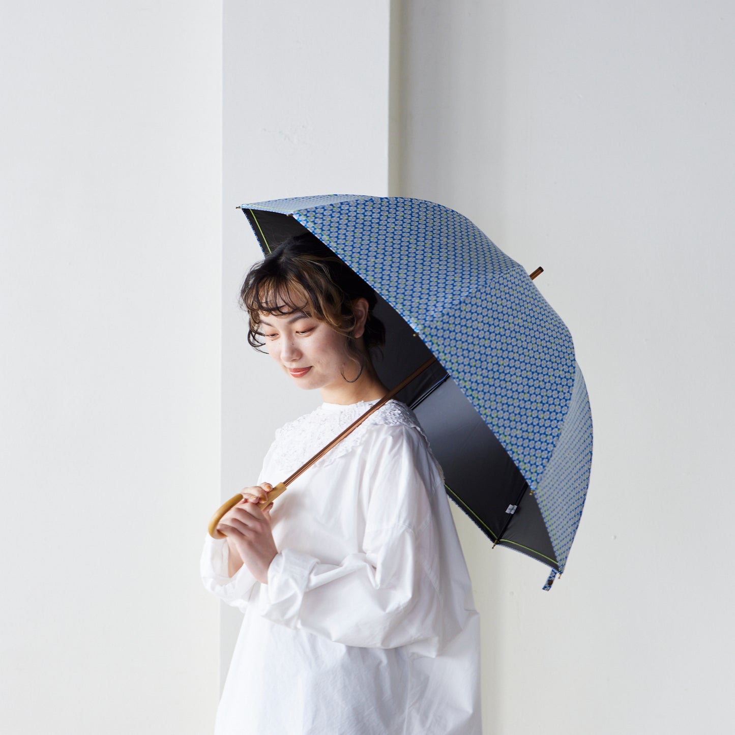 【晴雨兼用】coccaの日傘雨傘 fantastic world 刺繍(ショート)