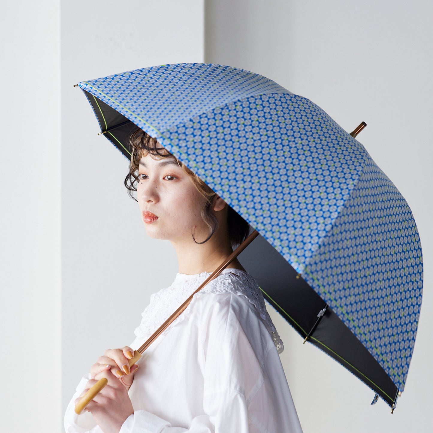 【晴雨兼用】coccaの日傘雨傘 fantastic world 刺繍(ショート)