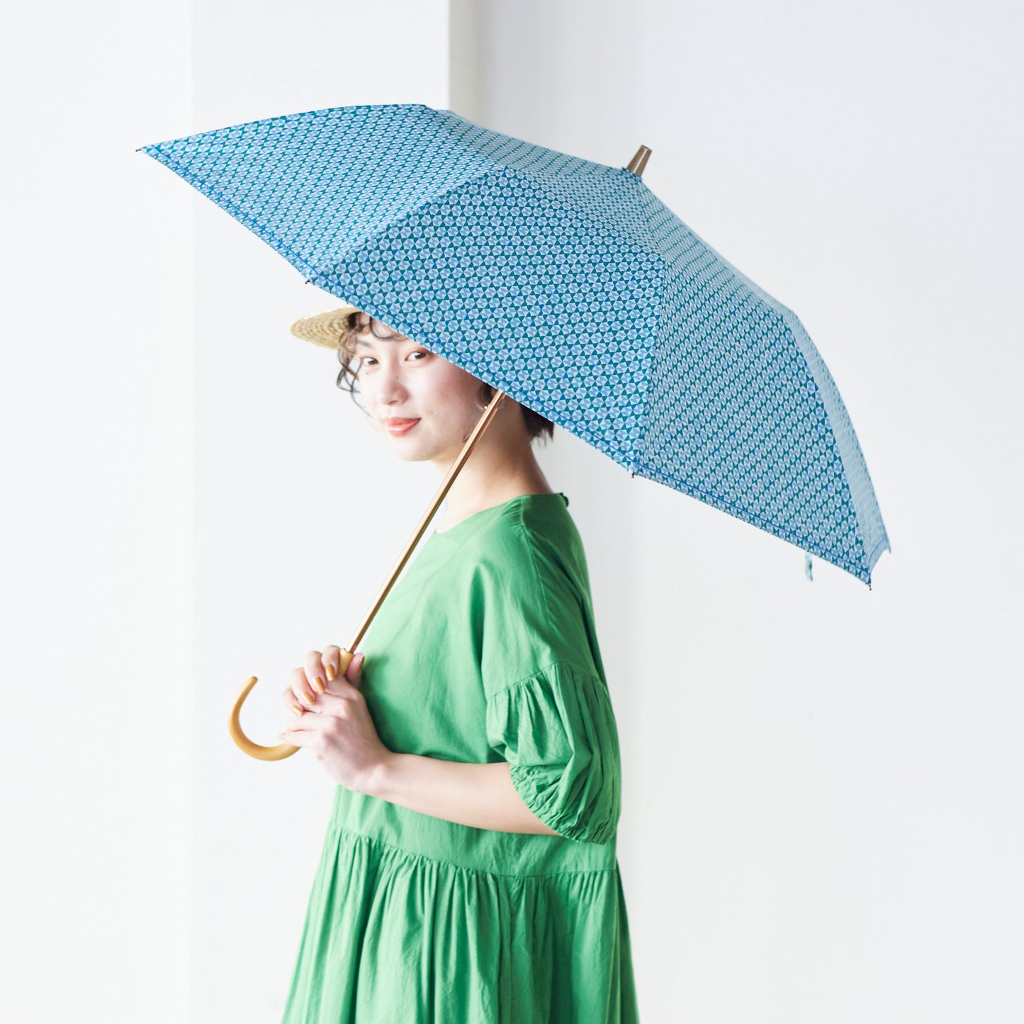 【晴雨兼用】coccaの日傘雨傘 fantastic world 刺繍(折りたたみ)