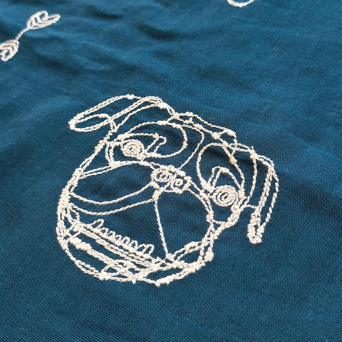 【＋HAyU】Wガーゼ刺繡ハンカチ ～綿100%～