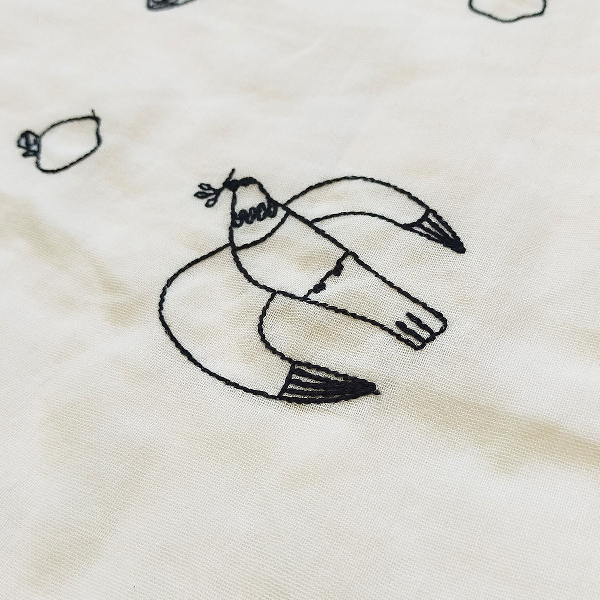 【＋HAyU】Wガーゼ刺繡ハンカチ ～綿100%～