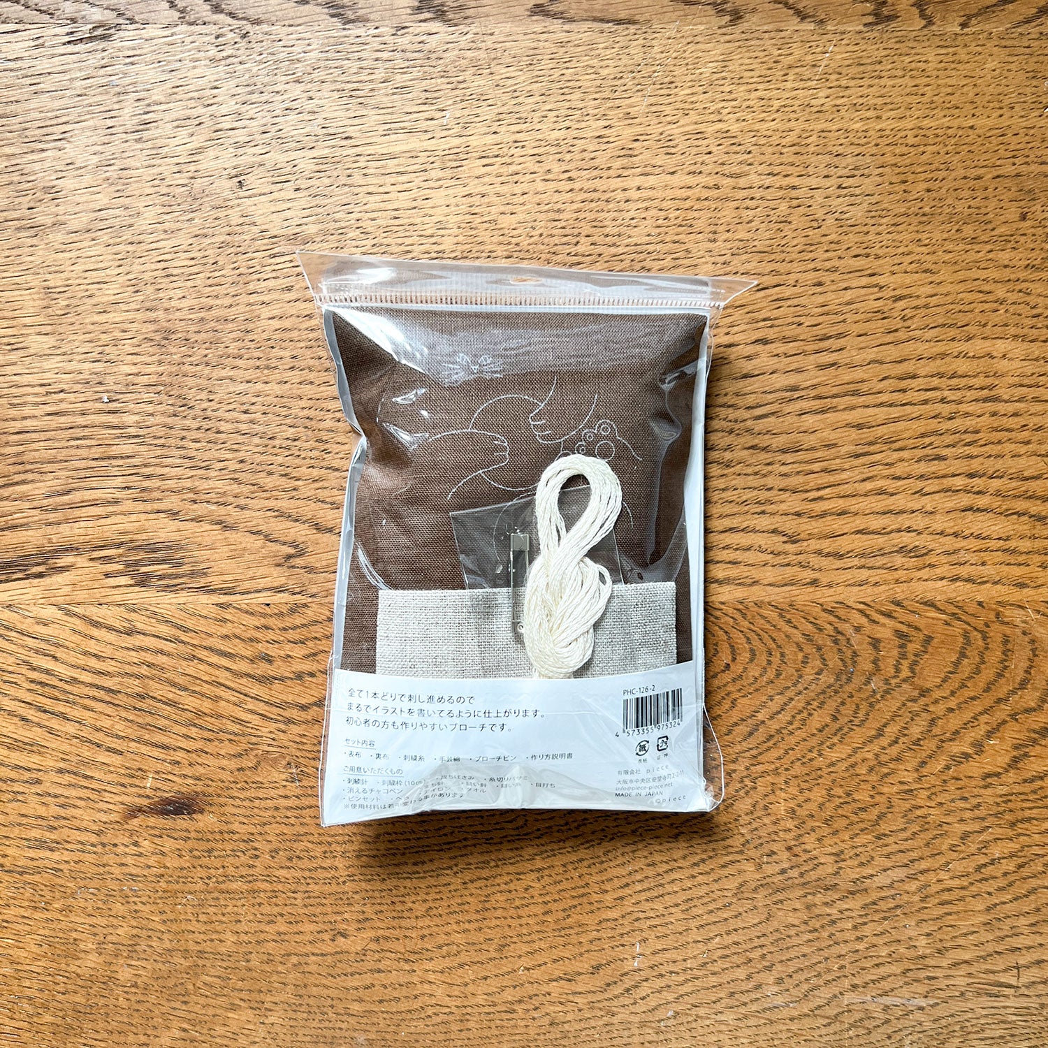 cocca(コッカ) ｜生地通販｜nekogao 刺繍ブローチ へそ天