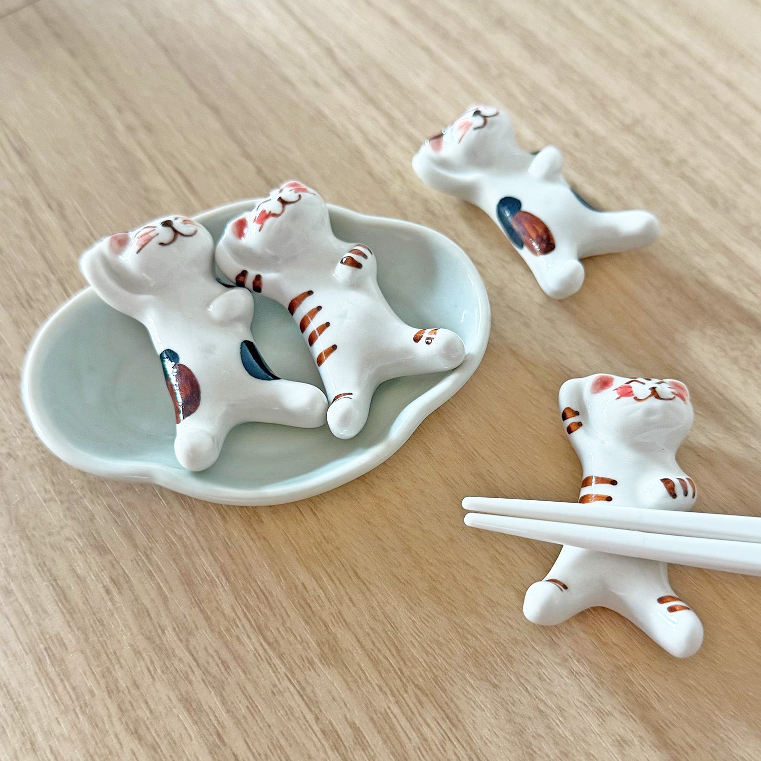 cocca(コッカ) ｜生地通販｜【波佐見】寝ころび猫 箸置き