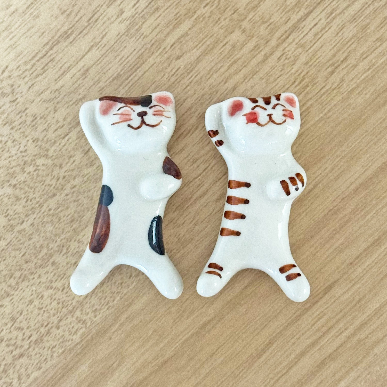 長田恵さん猫の陶器の入れ物と箸置きセット cocca(コッカ) ｜生地通販