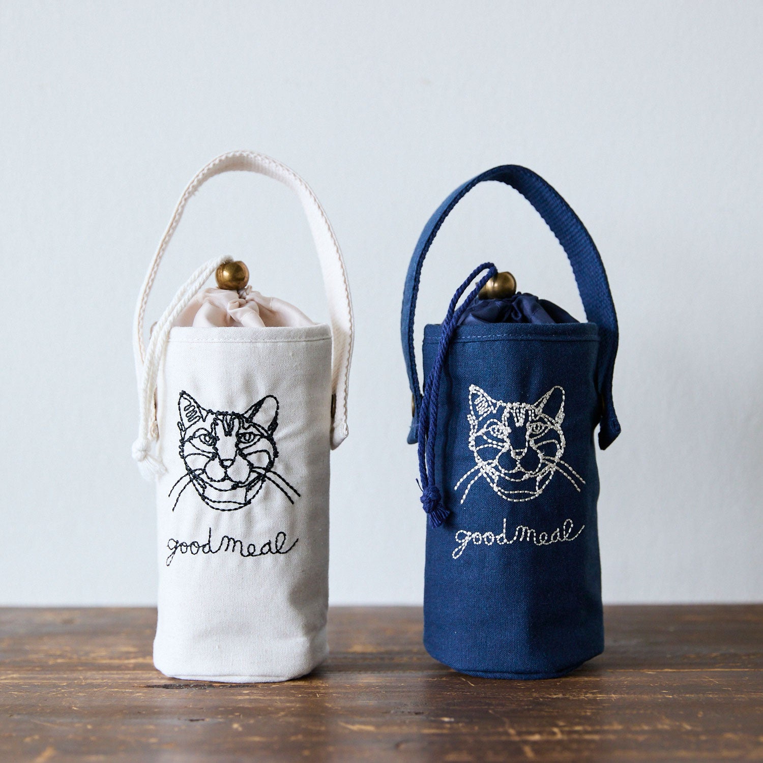 ⭐︎♪⭐︎♪です！刺繍生地のペットボトルカバー　ハンドメイド cocca(コッカ) ｜生地通販｜【＋HAyU fabric】-kitchen fabrics- 刺繍
